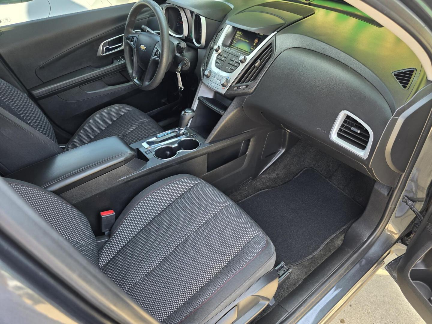 2017 GRAY Chevrolet Equinox LS (2GNALBEK8H1) with an 2.4L L4 DOHC 16V FFV engine, 6A transmission, located at 2660 S.Garland Avenue, Garland, TX, 75041, (469) 298-3118, 32.885551, -96.655602 - Photo#19