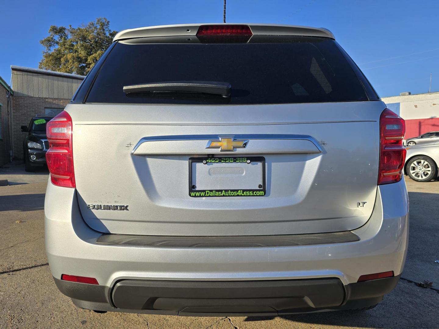 2017 SILVER Chevrolet Equinox LT (2GNALCEK6H1) with an 2.4L L4 DOHC 16V FFV engine, 6A transmission, located at 2660 S.Garland Avenue, Garland, TX, 75041, (469) 298-3118, 32.885551, -96.655602 - Photo#3