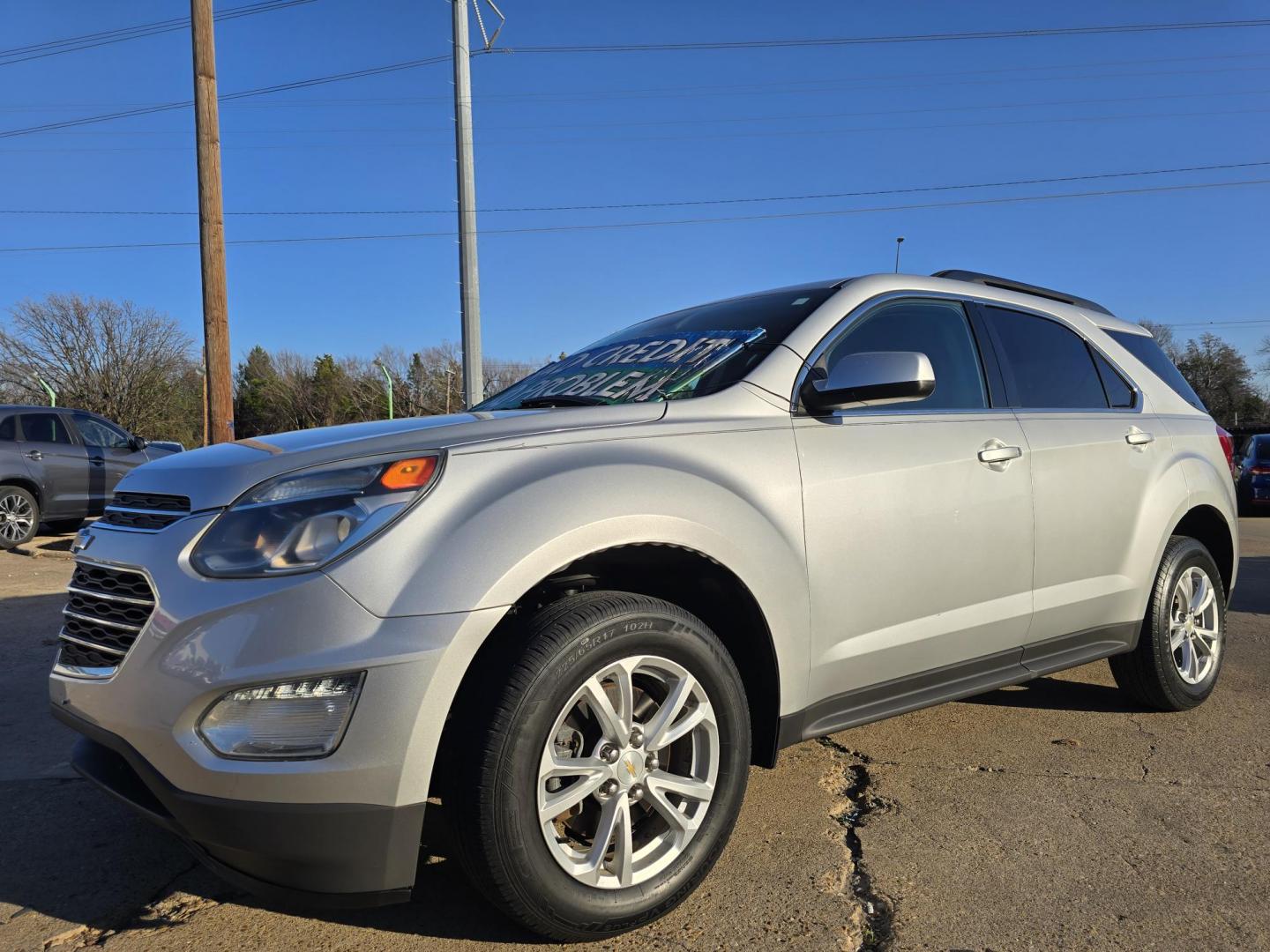 2017 SILVER Chevrolet Equinox LT (2GNALCEK6H1) with an 2.4L L4 DOHC 16V FFV engine, 6A transmission, located at 2660 S.Garland Avenue, Garland, TX, 75041, (469) 298-3118, 32.885551, -96.655602 - Photo#5