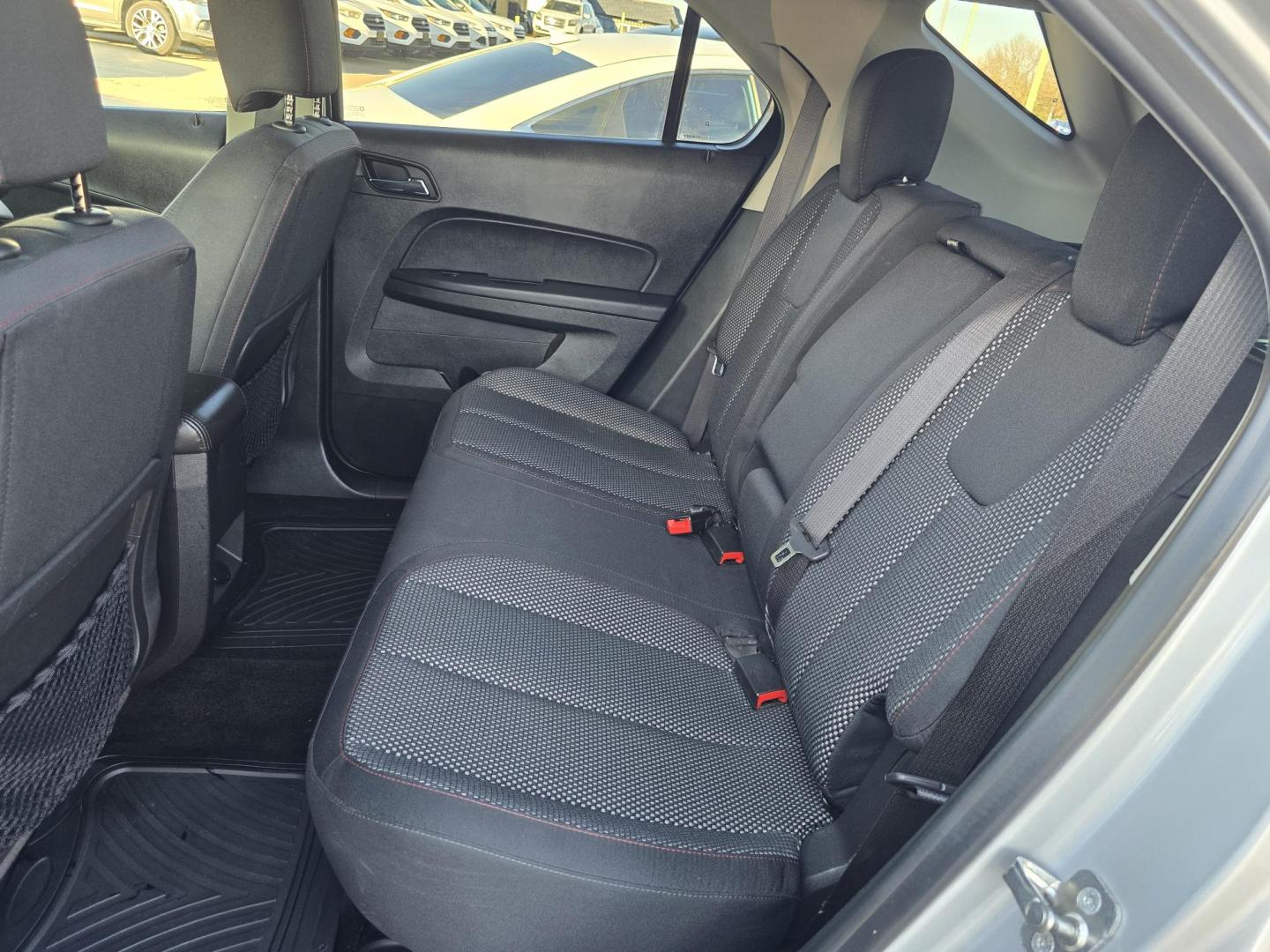 2017 SILVER Chevrolet Equinox LT (2GNALCEK6H1) with an 2.4L L4 DOHC 16V FFV engine, 6A transmission, located at 2660 S.Garland Avenue, Garland, TX, 75041, (469) 298-3118, 32.885551, -96.655602 - Photo#15