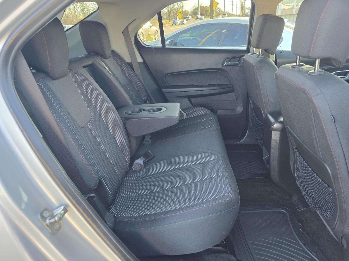 2017 SILVER Chevrolet Equinox LT (2GNALCEK6H1) with an 2.4L L4 DOHC 16V FFV engine, 6A transmission, located at 2660 S.Garland Avenue, Garland, TX, 75041, (469) 298-3118, 32.885551, -96.655602 - Photo#17