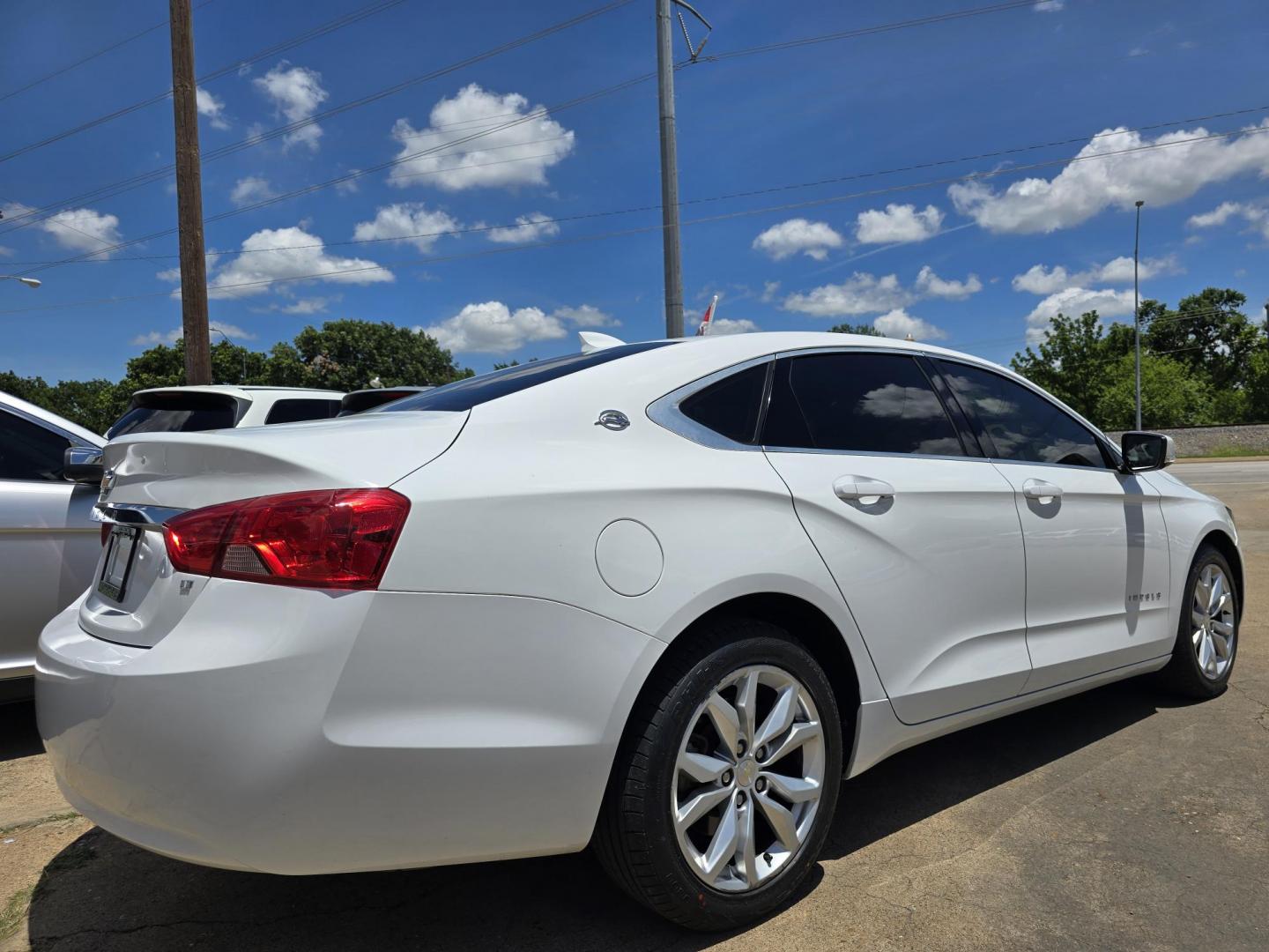 2017 WHITE /BLACK Chevrolet Impala LT (2G1105S37H9) with an 3.6L V6 DOHC 24V engine, 6A transmission, located at 2660 S.Garland Avenue, Garland, TX, 75041, (469) 298-3118, 32.885551, -96.655602 - Photo#3