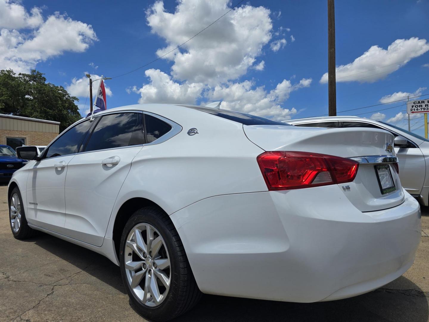 2017 WHITE /BLACK Chevrolet Impala LT (2G1105S37H9) with an 3.6L V6 DOHC 24V engine, 6A transmission, located at 2660 S.Garland Avenue, Garland, TX, 75041, (469) 298-3118, 32.885551, -96.655602 - Photo#5