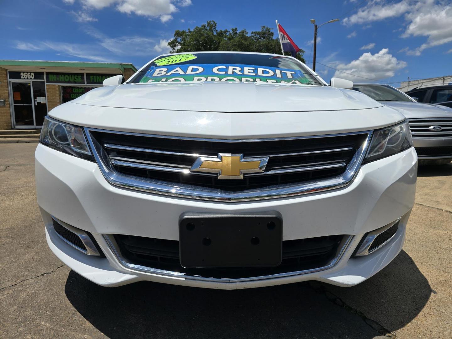2017 WHITE /BLACK Chevrolet Impala LT (2G1105S37H9) with an 3.6L V6 DOHC 24V engine, 6A transmission, located at 2660 S.Garland Avenue, Garland, TX, 75041, (469) 298-3118, 32.885551, -96.655602 - Photo#9
