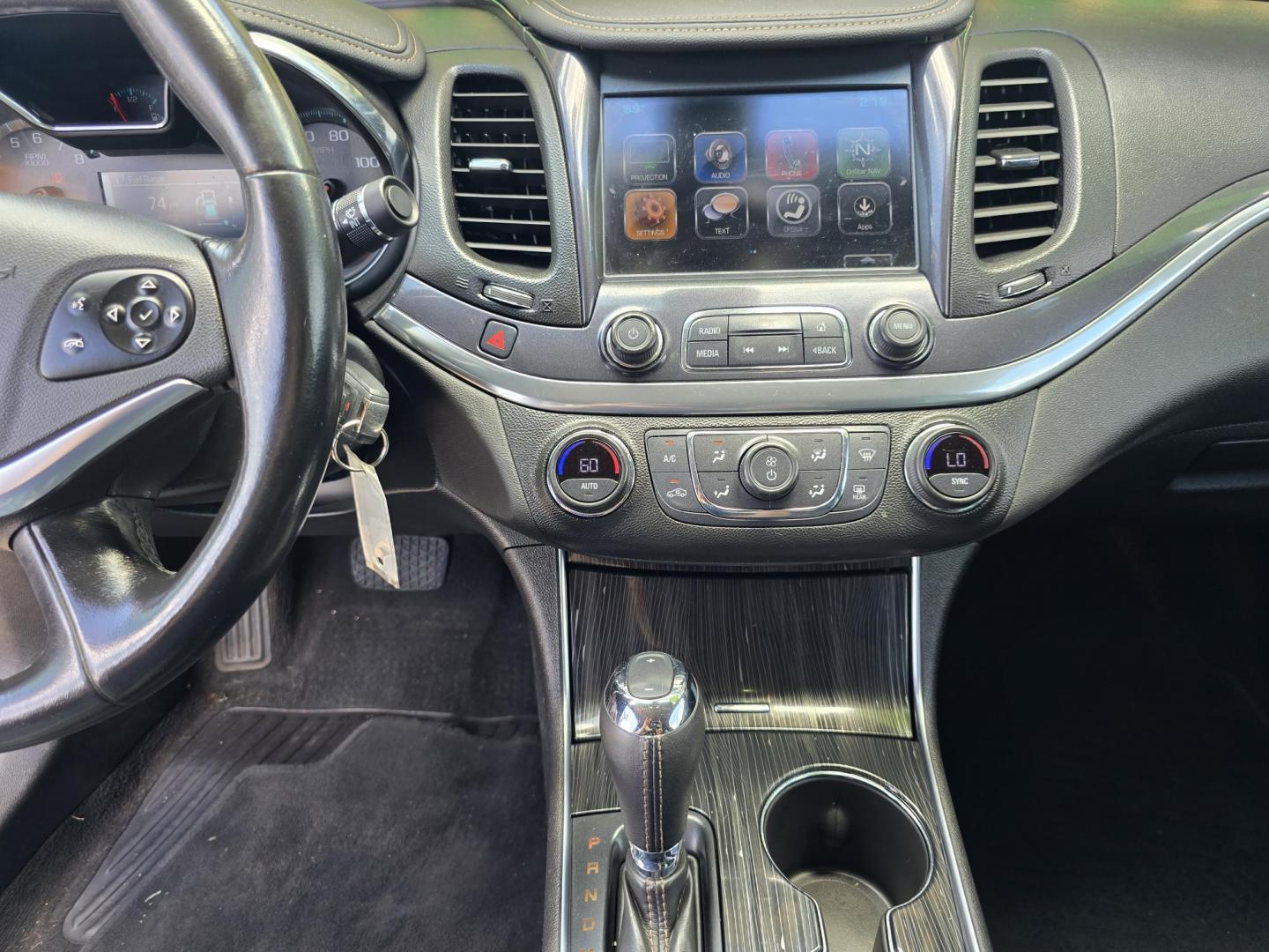 2017 WHITE /BLACK Chevrolet Impala LT (2G1105S37H9) with an 3.6L V6 DOHC 24V engine, 6A transmission, located at 2660 S.Garland Avenue, Garland, TX, 75041, (469) 298-3118, 32.885551, -96.655602 - Photo#13