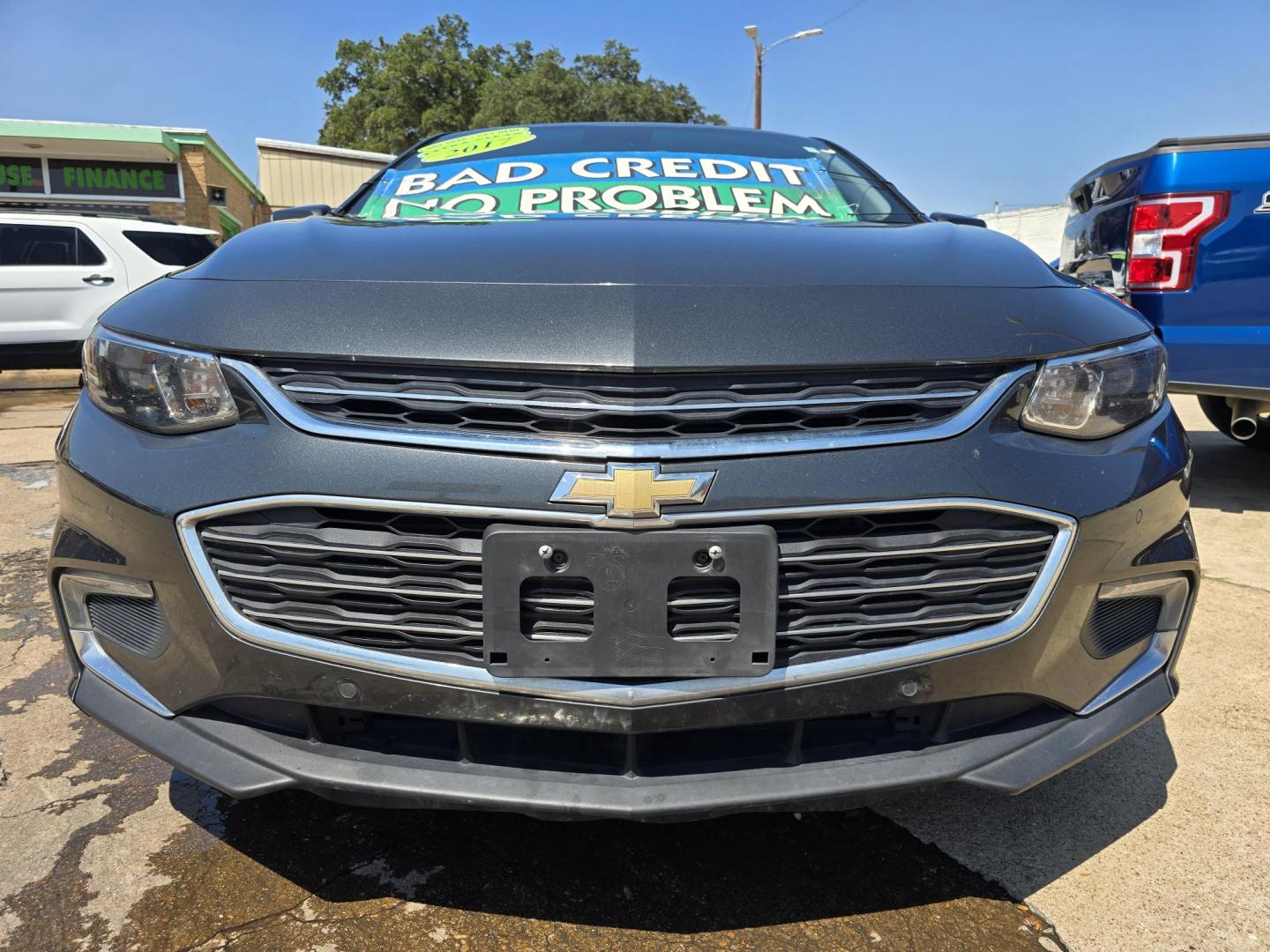 2017 GRAY Chevrolet Malibu LT (1G1ZE5ST0HF) with an 1.5L L4 DOHC 16V engine, 6A transmission, located at 2660 S.Garland Avenue, Garland, TX, 75041, (469) 298-3118, 32.885551, -96.655602 - Photo#9