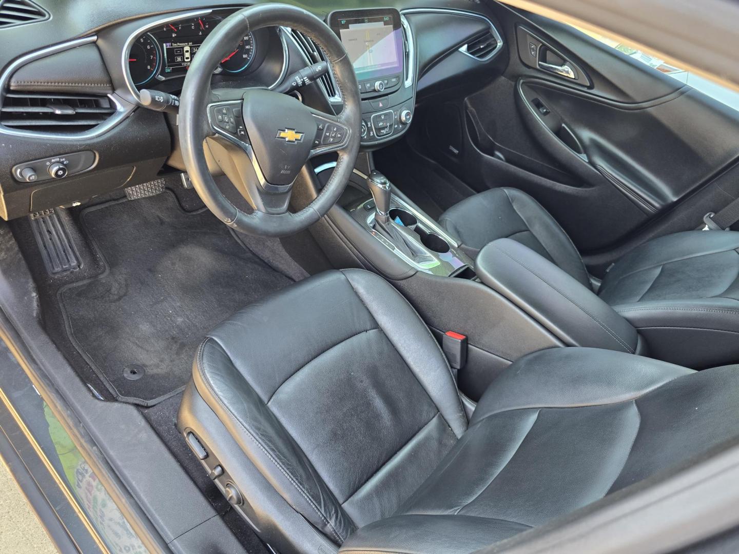 2017 GRAY Chevrolet Malibu LT (1G1ZE5ST0HF) with an 1.5L L4 DOHC 16V engine, 6A transmission, located at 2660 S.Garland Avenue, Garland, TX, 75041, (469) 298-3118, 32.885551, -96.655602 - Photo#11