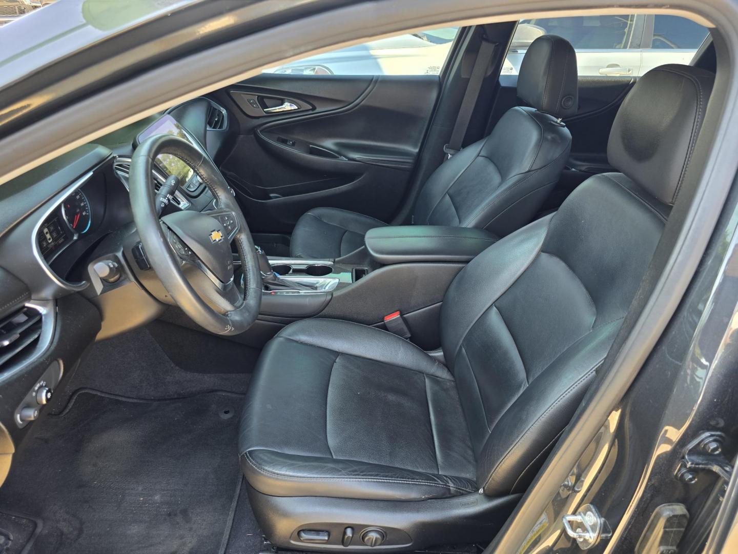 2017 GRAY Chevrolet Malibu LT (1G1ZE5ST0HF) with an 1.5L L4 DOHC 16V engine, 6A transmission, located at 2660 S.Garland Avenue, Garland, TX, 75041, (469) 298-3118, 32.885551, -96.655602 - Photo#12