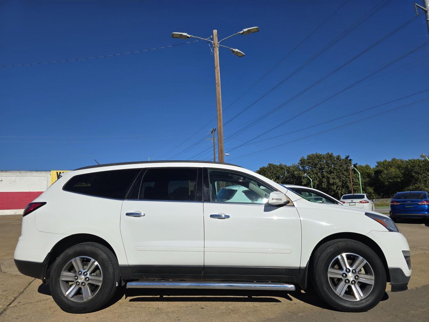 2017 WHITE Chevrolet Traverse 1LT (1GNKRGKD2HJ) with an 3.6L V6 DOHC 24V engine, 6A transmission, located at 2660 S.Garland Avenue, Garland, TX, 75041, (469) 298-3118, 32.885551, -96.655602 - Photo#2