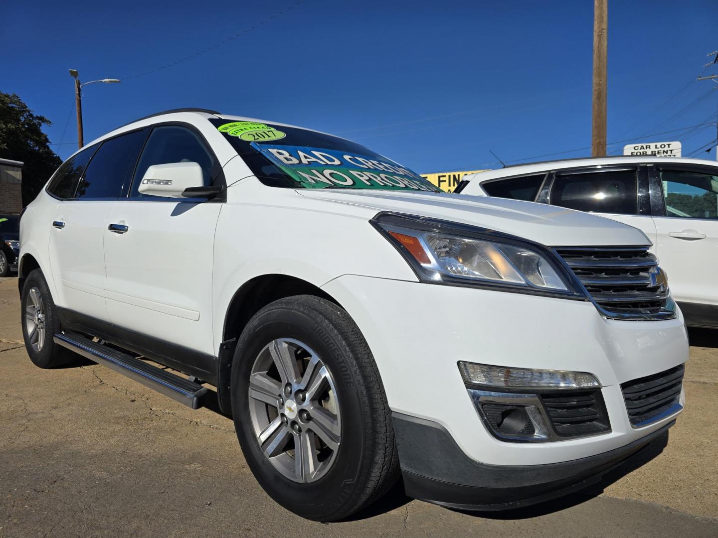 2017 WHITE Chevrolet Traverse 1LT (1GNKRGKD2HJ) with an 3.6L V6 DOHC 24V engine, 6A transmission, located at 2660 S.Garland Avenue, Garland, TX, 75041, (469) 298-3118, 32.885551, -96.655602 - Photo#1