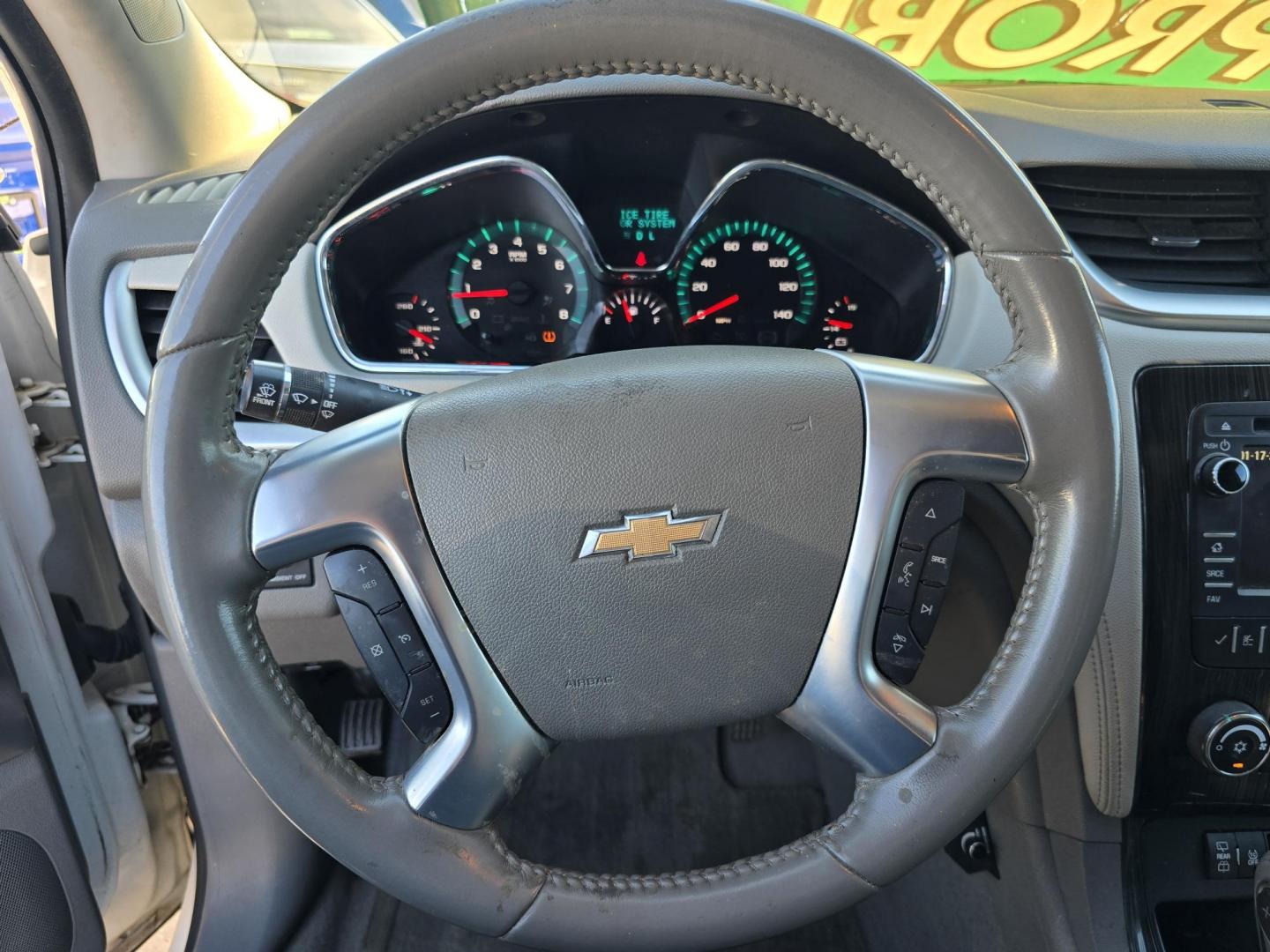 2017 WHITE Chevrolet Traverse 1LT (1GNKRGKD2HJ) with an 3.6L V6 DOHC 24V engine, 6A transmission, located at 2660 S.Garland Avenue, Garland, TX, 75041, (469) 298-3118, 32.885551, -96.655602 - Photo#11