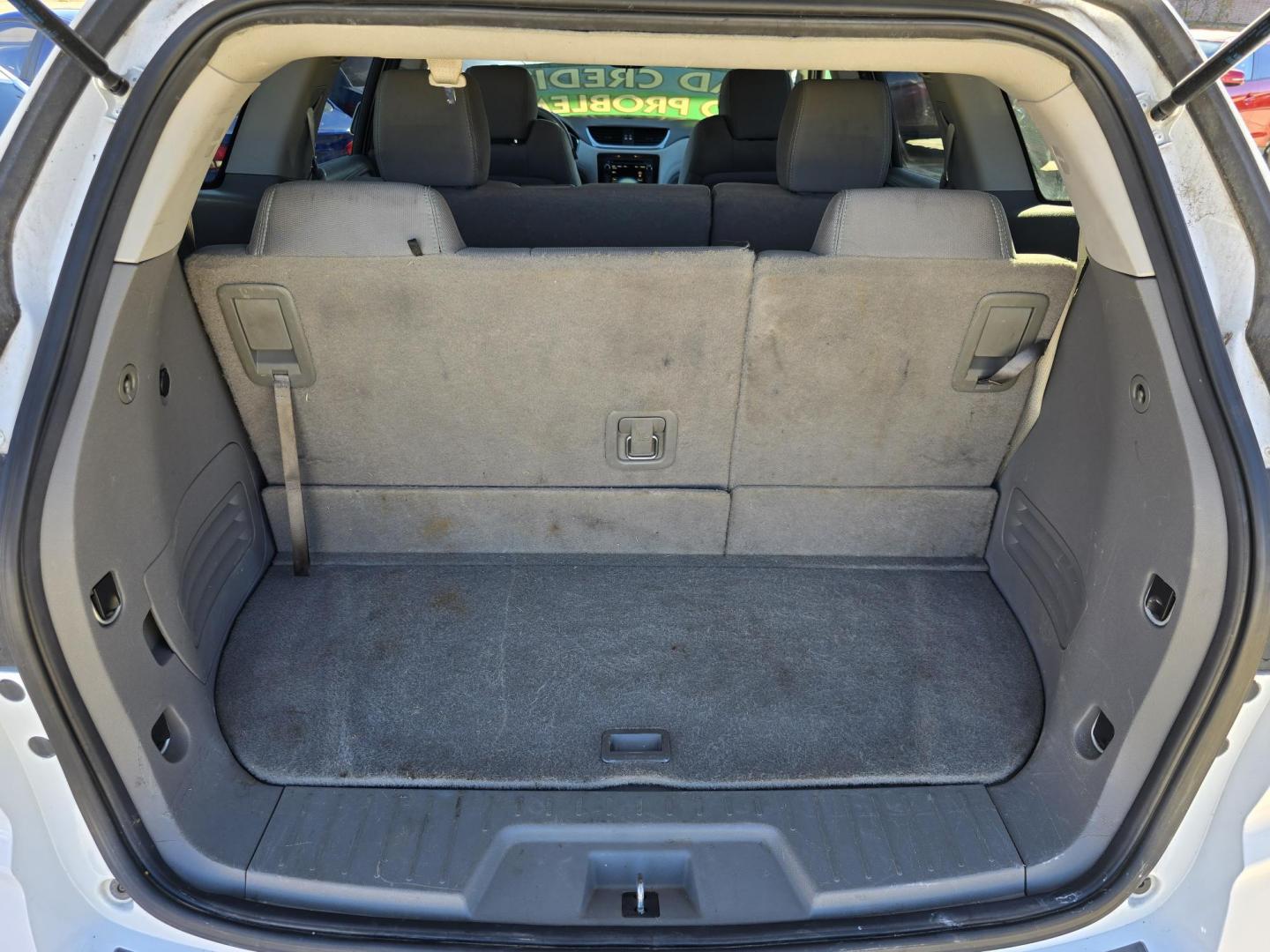 2017 WHITE Chevrolet Traverse 1LT (1GNKRGKD2HJ) with an 3.6L V6 DOHC 24V engine, 6A transmission, located at 2660 S.Garland Avenue, Garland, TX, 75041, (469) 298-3118, 32.885551, -96.655602 - Photo#15