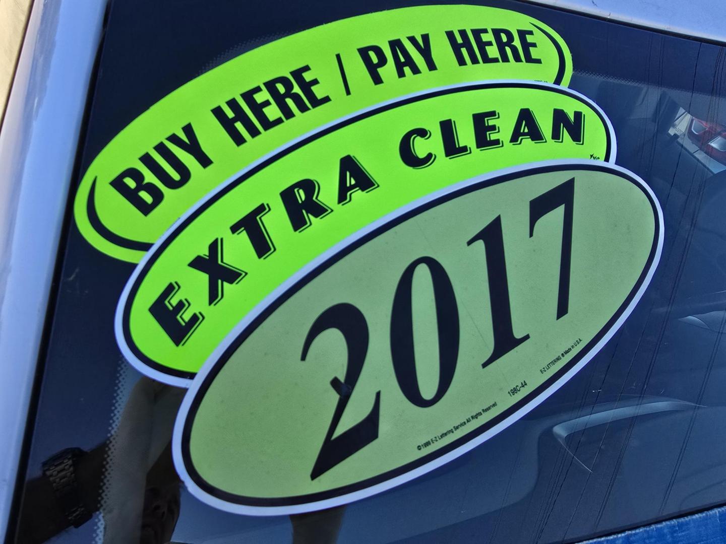 2017 WHITE Chevrolet Traverse 1LT (1GNKRGKD2HJ) with an 3.6L V6 DOHC 24V engine, 6A transmission, located at 2660 S.Garland Avenue, Garland, TX, 75041, (469) 298-3118, 32.885551, -96.655602 - Photo#19