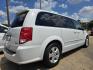 2017 WHITE Dodge Grand Caravan SE (2C4RDGBG5HR) with an 3.6L V6 DOHC 24V engine, 6A transmission, located at 2660 S.Garland Avenue, Garland, TX, 75041, (469) 298-3118, 32.885551, -96.655602 - Welcome to DallasAutos4Less, one of the Premier BUY HERE PAY HERE Dealers in the North Dallas Area. We specialize in financing to people with NO CREDIT or BAD CREDIT. We need proof of income, proof of residence, and a ID. Come buy your new car from us today!! This is a SUPER CLEAN 2017 DODGE GRAN - Photo#3