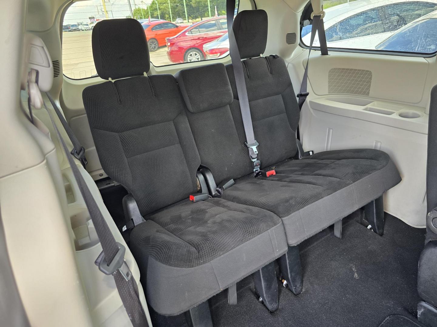 2017 WHITE Dodge Grand Caravan SE (2C4RDGBG5HR) with an 3.6L V6 DOHC 24V engine, 6A transmission, located at 2660 S.Garland Avenue, Garland, TX, 75041, (469) 298-3118, 32.885551, -96.655602 - Welcome to DallasAutos4Less, one of the Premier BUY HERE PAY HERE Dealers in the North Dallas Area. We specialize in financing to people with NO CREDIT or BAD CREDIT. We need proof of income, proof of residence, and a ID. Come buy your new car from us today!! This is a SUPER CLEAN 2017 DODGE GRAN - Photo#16