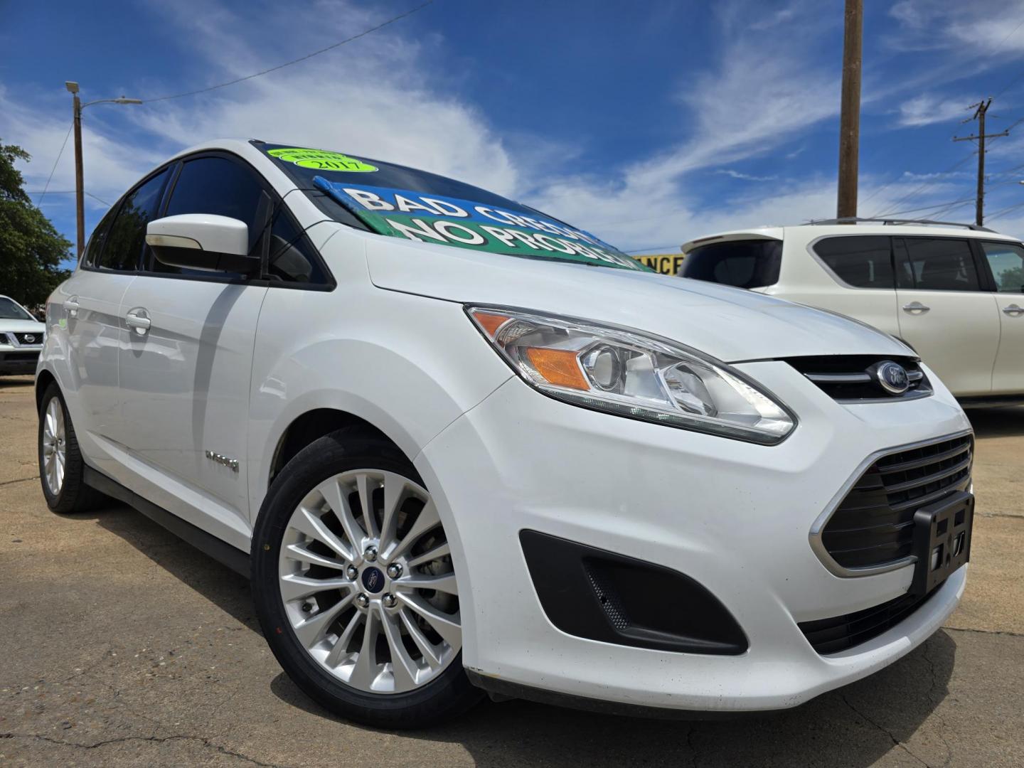 2017 WHITE Ford C-Max Hybrid SE (1FADP5AU4HL) with an 2.0L L4 DOHC 16V HYBRID engine, CVT transmission, located at 2660 S.Garland Avenue, Garland, TX, 75041, (469) 298-3118, 32.885551, -96.655602 - Photo#0