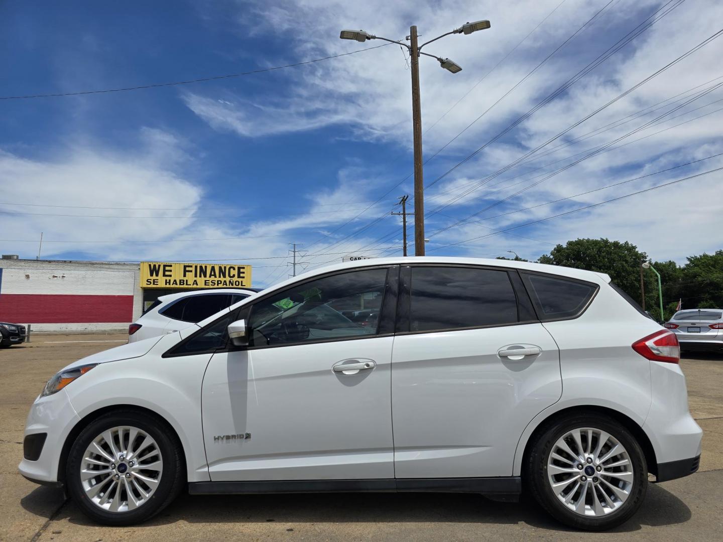 2017 WHITE Ford C-Max Hybrid SE (1FADP5AU4HL) with an 2.0L L4 DOHC 16V HYBRID engine, CVT transmission, located at 2660 S.Garland Avenue, Garland, TX, 75041, (469) 298-3118, 32.885551, -96.655602 - Photo#6