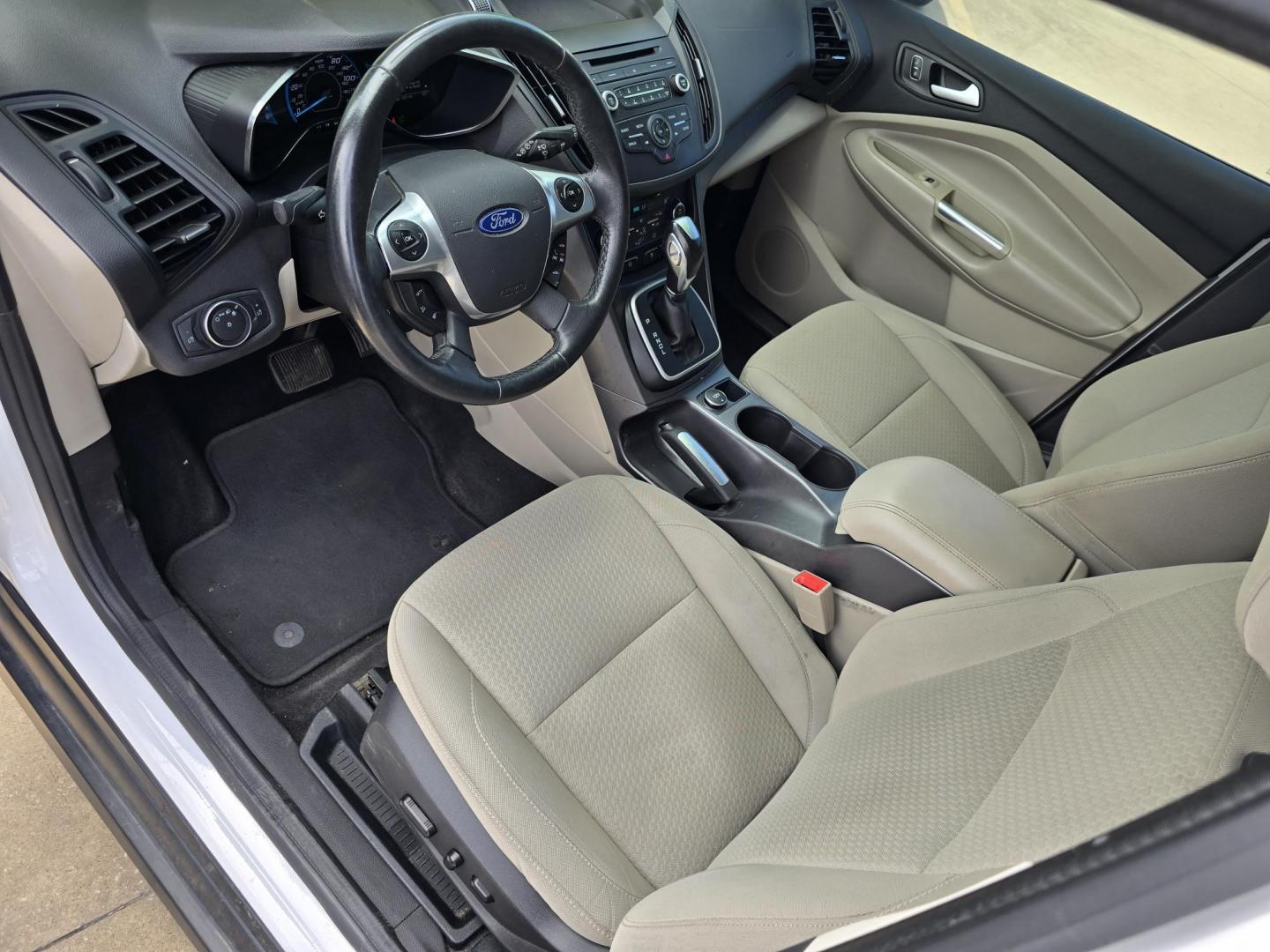 2017 WHITE Ford C-Max Hybrid SE (1FADP5AU4HL) with an 2.0L L4 DOHC 16V HYBRID engine, CVT transmission, located at 2660 S.Garland Avenue, Garland, TX, 75041, (469) 298-3118, 32.885551, -96.655602 - Photo#10