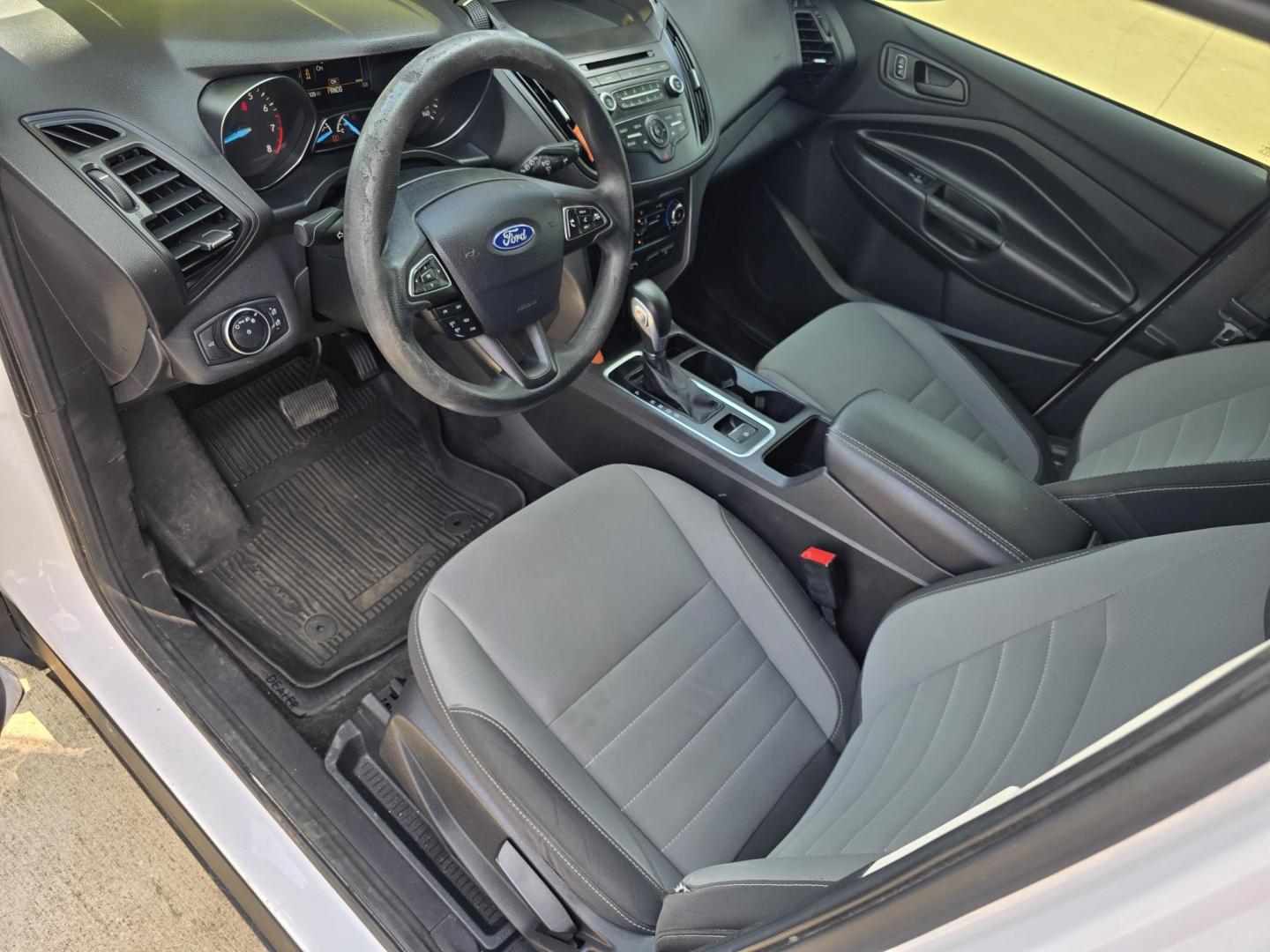 2017 WHITE Ford Escape S (1FMCU0F70HU) with an 2.5L L4 DOHC 16V engine, 6A transmission, located at 2660 S.Garland Avenue, Garland, TX, 75041, (469) 298-3118, 32.885551, -96.655602 - Photo#10