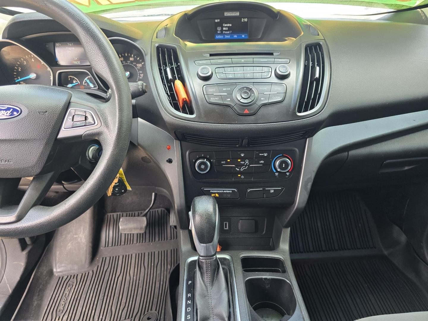 2017 WHITE Ford Escape S (1FMCU0F70HU) with an 2.5L L4 DOHC 16V engine, 6A transmission, located at 2660 S.Garland Avenue, Garland, TX, 75041, (469) 298-3118, 32.885551, -96.655602 - Photo#13