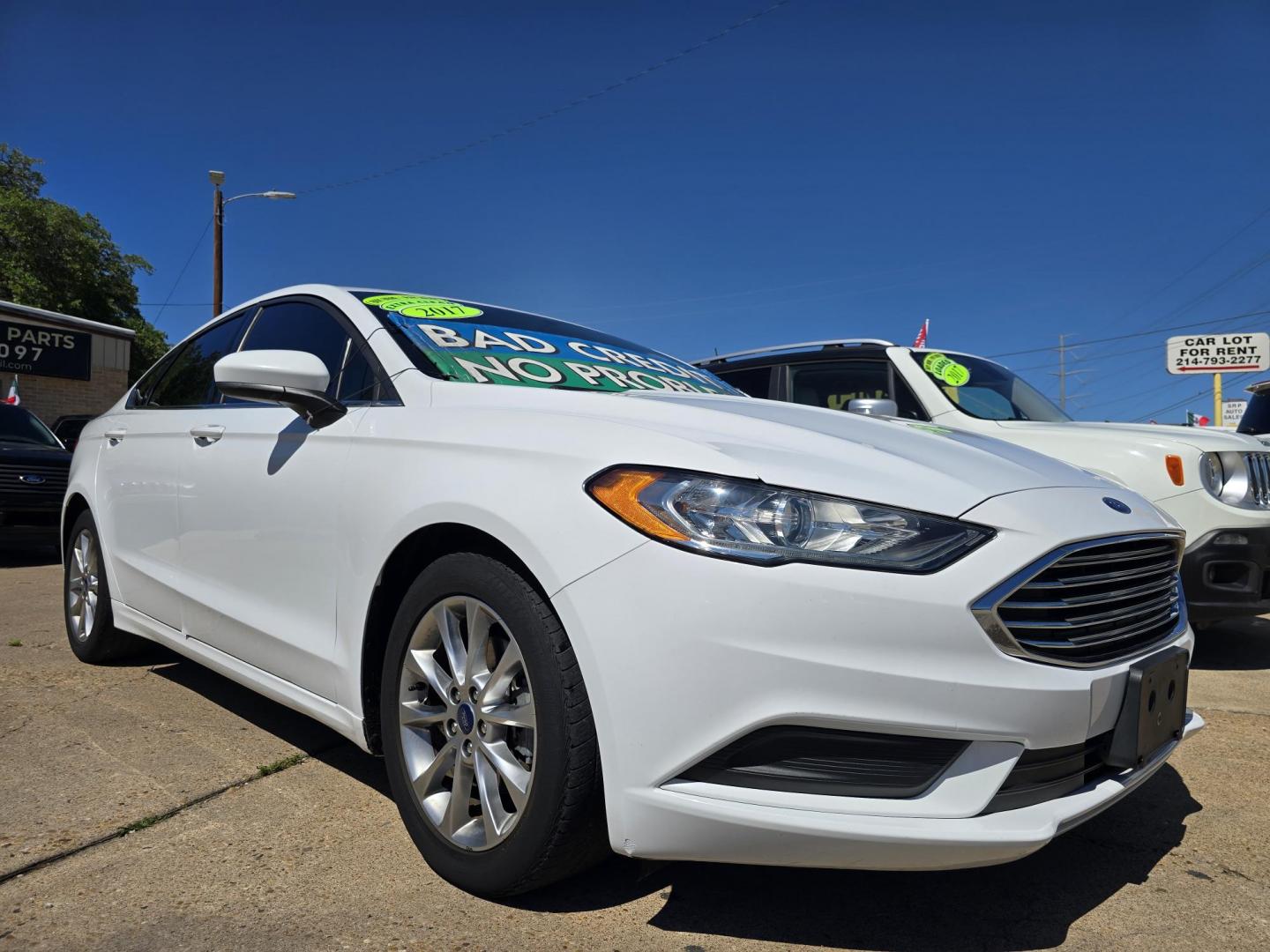 2017 WHITE Ford Fusion SE (3FA6P0H70HR) with an 2.5L L4 DOHC 16V engine, 6A transmission, located at 2660 S.Garland Avenue, Garland, TX, 75041, (469) 298-3118, 32.885551, -96.655602 - Photo#1