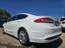 2017 WHITE Ford Fusion SE (3FA6P0H70HR) with an 2.5L L4 DOHC 16V engine, 6A transmission, located at 2660 S.Garland Avenue, Garland, TX, 75041, (469) 298-3118, 32.885551, -96.655602 - Photo#5