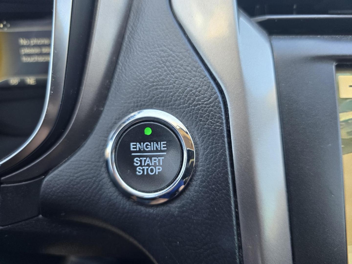 2017 WHITE Ford Fusion SE (3FA6P0H70HR) with an 2.5L L4 DOHC 16V engine, 6A transmission, located at 2660 S.Garland Avenue, Garland, TX, 75041, (469) 298-3118, 32.885551, -96.655602 - Photo#13