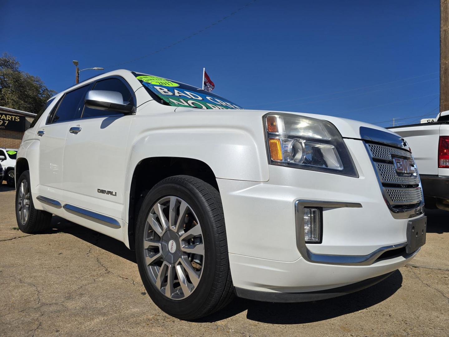 2017 DIAMOND WHITE GMC Terrain Denali (2GKFLVE38H6) with an 3.6L V6 DOHC 24V engine, 6A transmission, located at 2660 S.Garland Avenue, Garland, TX, 75041, (469) 298-3118, 32.885551, -96.655602 - Photo#1