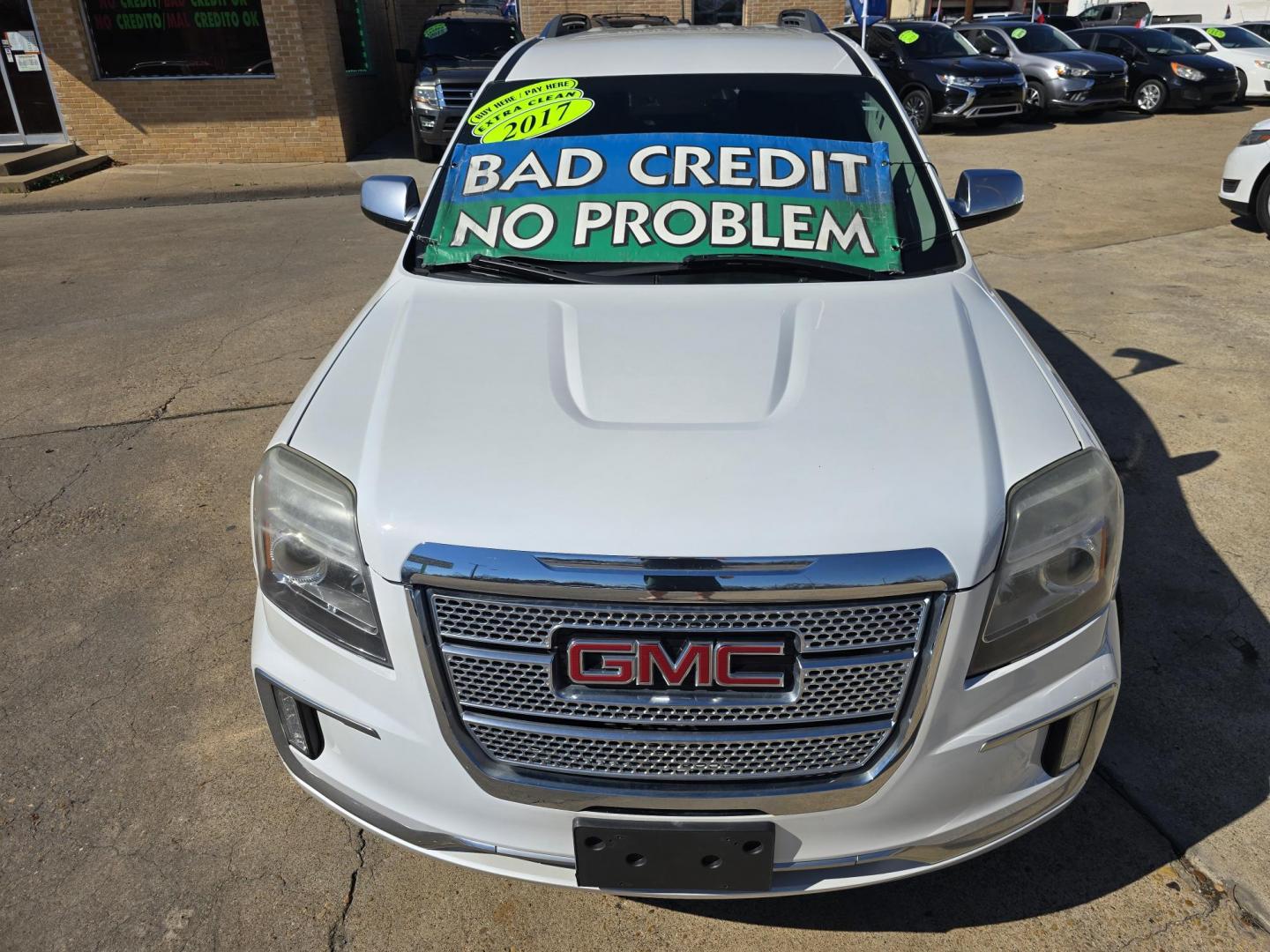 2017 DIAMOND WHITE GMC Terrain Denali (2GKFLVE38H6) with an 3.6L V6 DOHC 24V engine, 6A transmission, located at 2660 S.Garland Avenue, Garland, TX, 75041, (469) 298-3118, 32.885551, -96.655602 - Photo#8