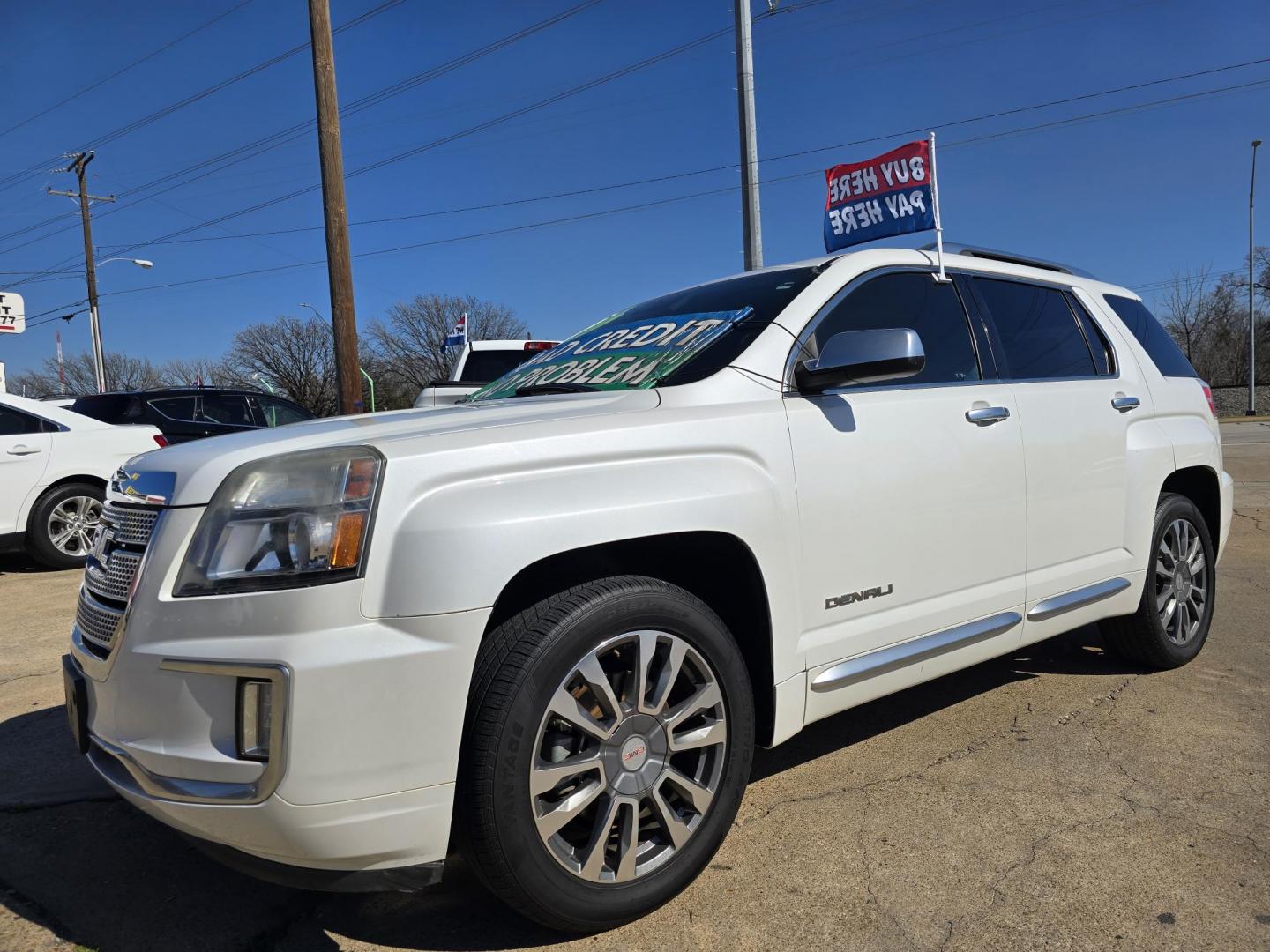 2017 DIAMOND WHITE GMC Terrain Denali (2GKFLVE38H6) with an 3.6L V6 DOHC 24V engine, 6A transmission, located at 2660 S.Garland Avenue, Garland, TX, 75041, (469) 298-3118, 32.885551, -96.655602 - Photo#7