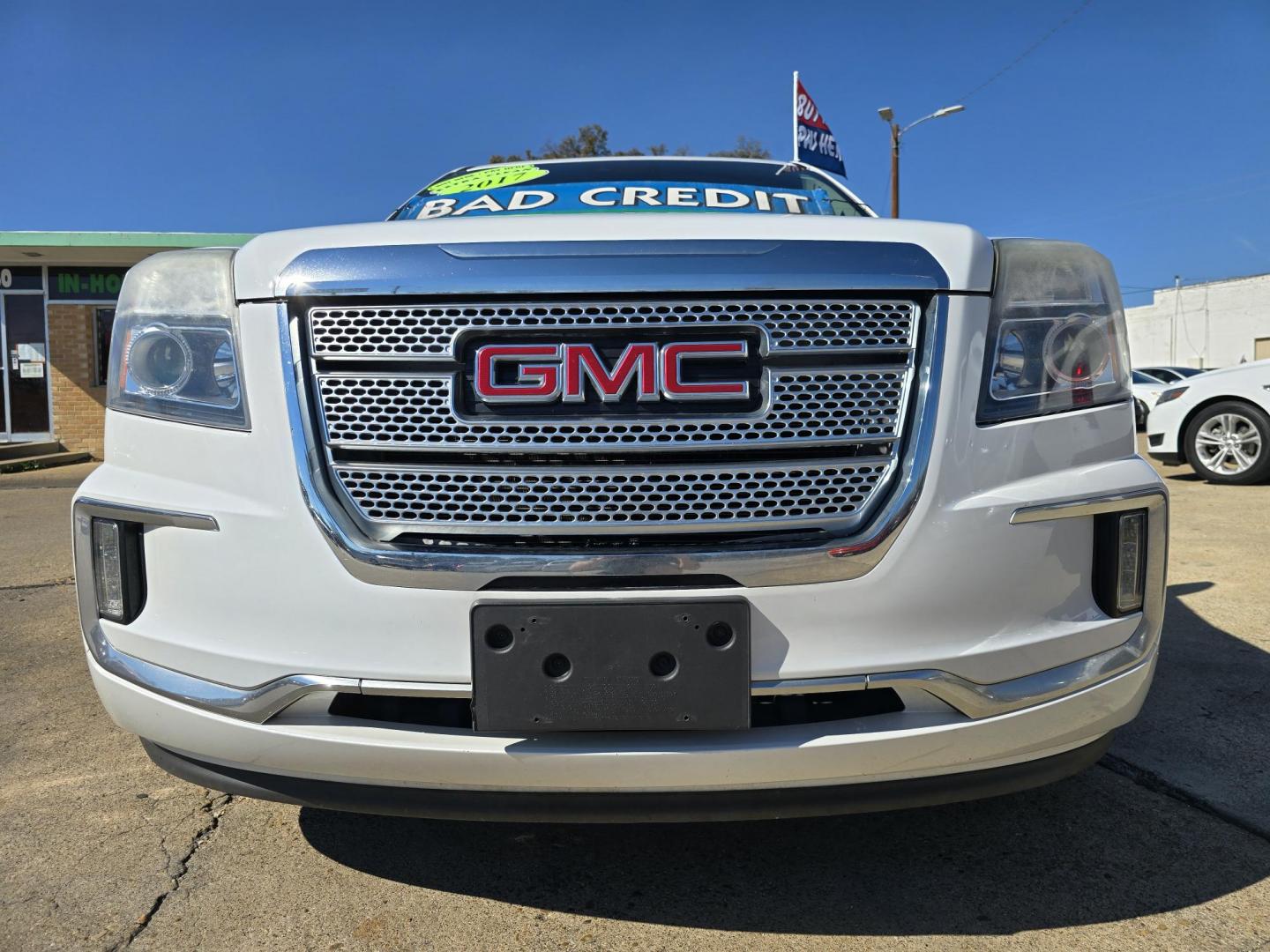 2017 DIAMOND WHITE GMC Terrain Denali (2GKFLVE38H6) with an 3.6L V6 DOHC 24V engine, 6A transmission, located at 2660 S.Garland Avenue, Garland, TX, 75041, (469) 298-3118, 32.885551, -96.655602 - Photo#9