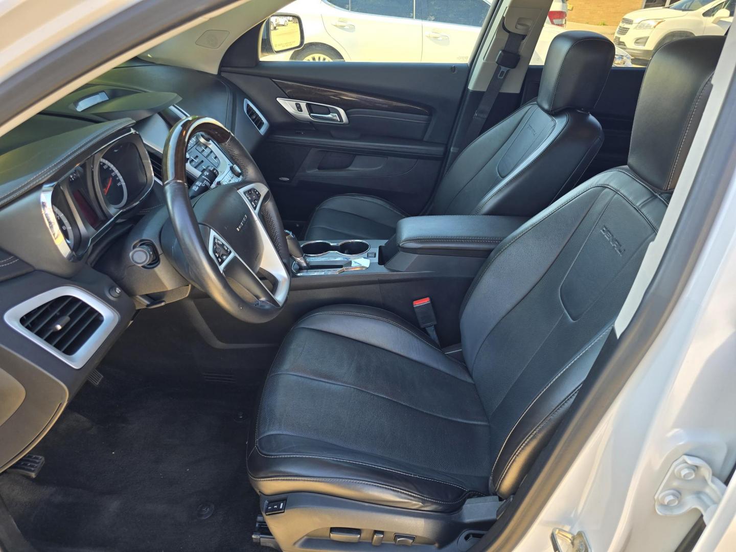 2017 DIAMOND WHITE GMC Terrain Denali (2GKFLVE38H6) with an 3.6L V6 DOHC 24V engine, 6A transmission, located at 2660 S.Garland Avenue, Garland, TX, 75041, (469) 298-3118, 32.885551, -96.655602 - Photo#11