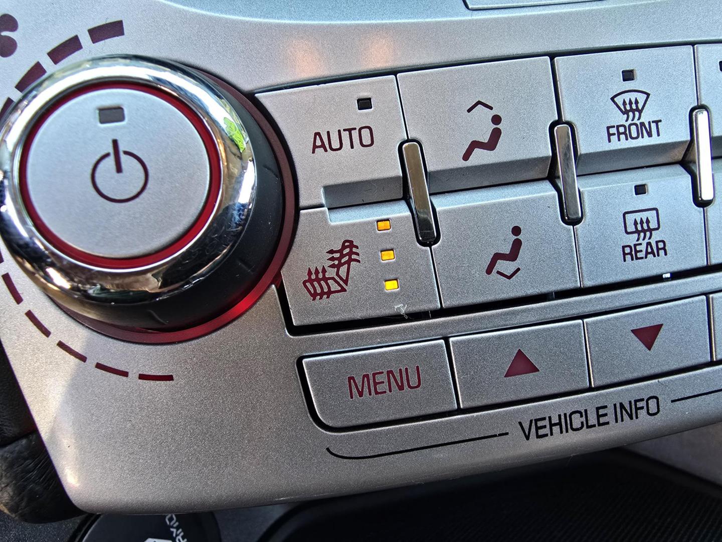 2017 DIAMOND WHITE GMC Terrain Denali (2GKFLVE38H6) with an 3.6L V6 DOHC 24V engine, 6A transmission, located at 2660 S.Garland Avenue, Garland, TX, 75041, (469) 298-3118, 32.885551, -96.655602 - Photo#17