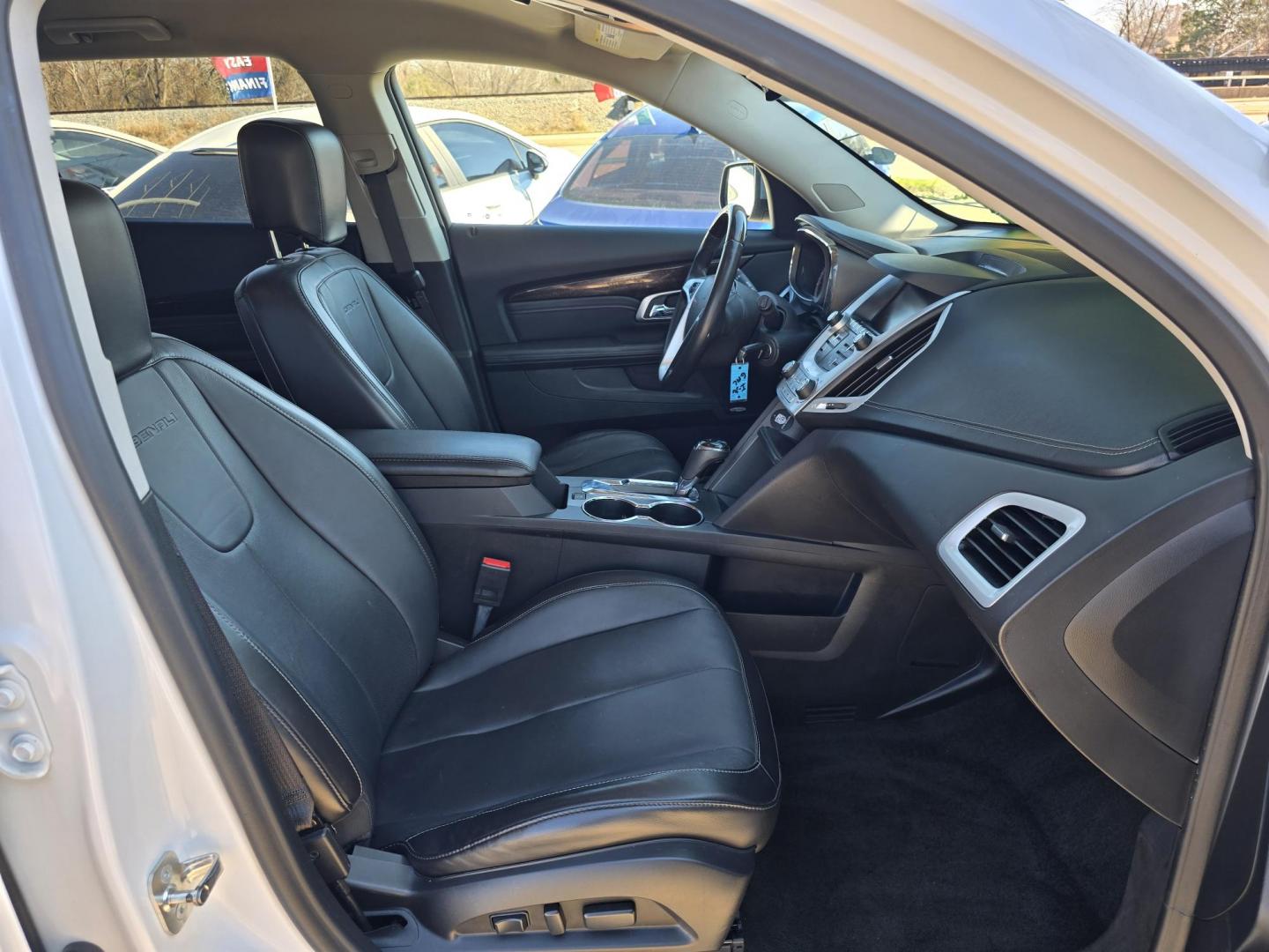 2017 DIAMOND WHITE GMC Terrain Denali (2GKFLVE38H6) with an 3.6L V6 DOHC 24V engine, 6A transmission, located at 2660 S.Garland Avenue, Garland, TX, 75041, (469) 298-3118, 32.885551, -96.655602 - Photo#21