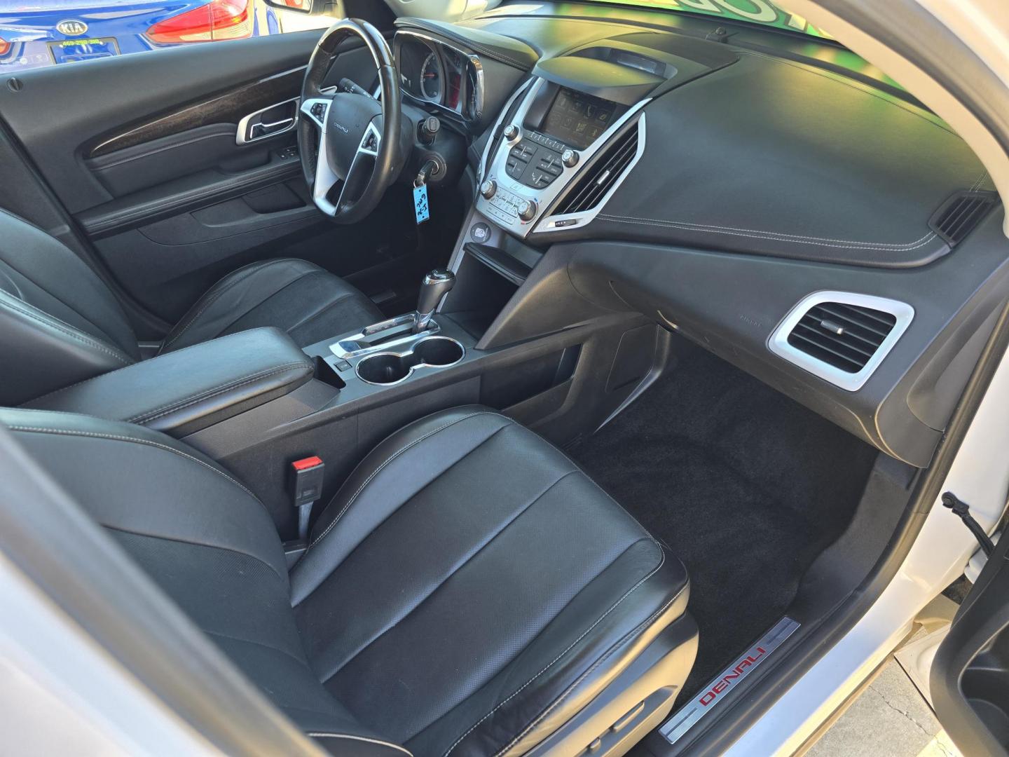 2017 DIAMOND WHITE GMC Terrain Denali (2GKFLVE38H6) with an 3.6L V6 DOHC 24V engine, 6A transmission, located at 2660 S.Garland Avenue, Garland, TX, 75041, (469) 298-3118, 32.885551, -96.655602 - Photo#22