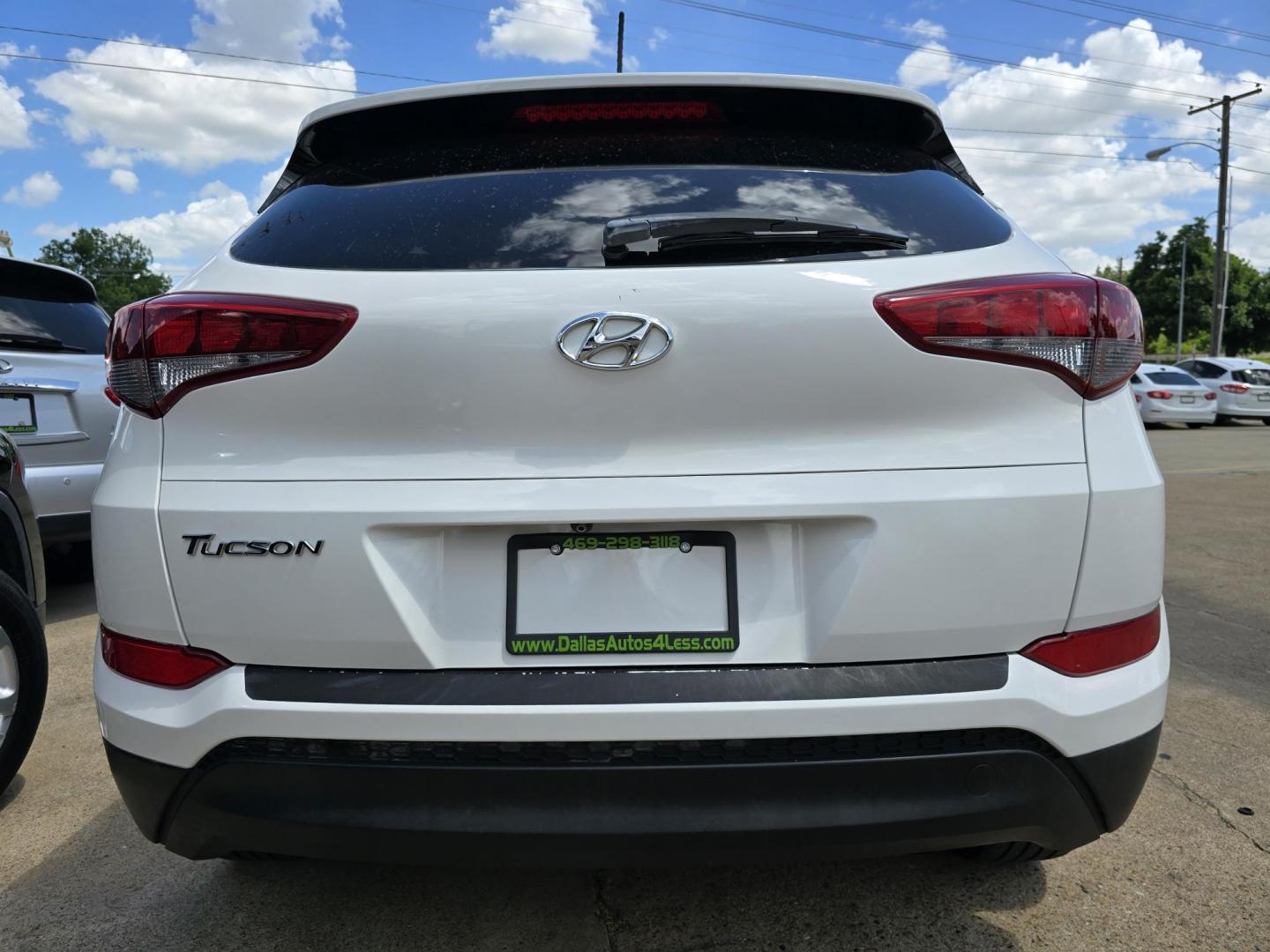 2017 WHITE /BLACK Hyundai Tucson SE (KM8J33A49HU) with an 2.0L L4 DOHC 16V engine, 6A transmission, located at 2660 S.Garland Avenue, Garland, TX, 75041, (469) 298-3118, 32.885551, -96.655602 - Photo#3
