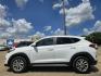 2017 WHITE /BLACK Hyundai Tucson SE (KM8J33A49HU) with an 2.0L L4 DOHC 16V engine, 6A transmission, located at 2660 S.Garland Avenue, Garland, TX, 75041, (469) 298-3118, 32.885551, -96.655602 - Photo#5