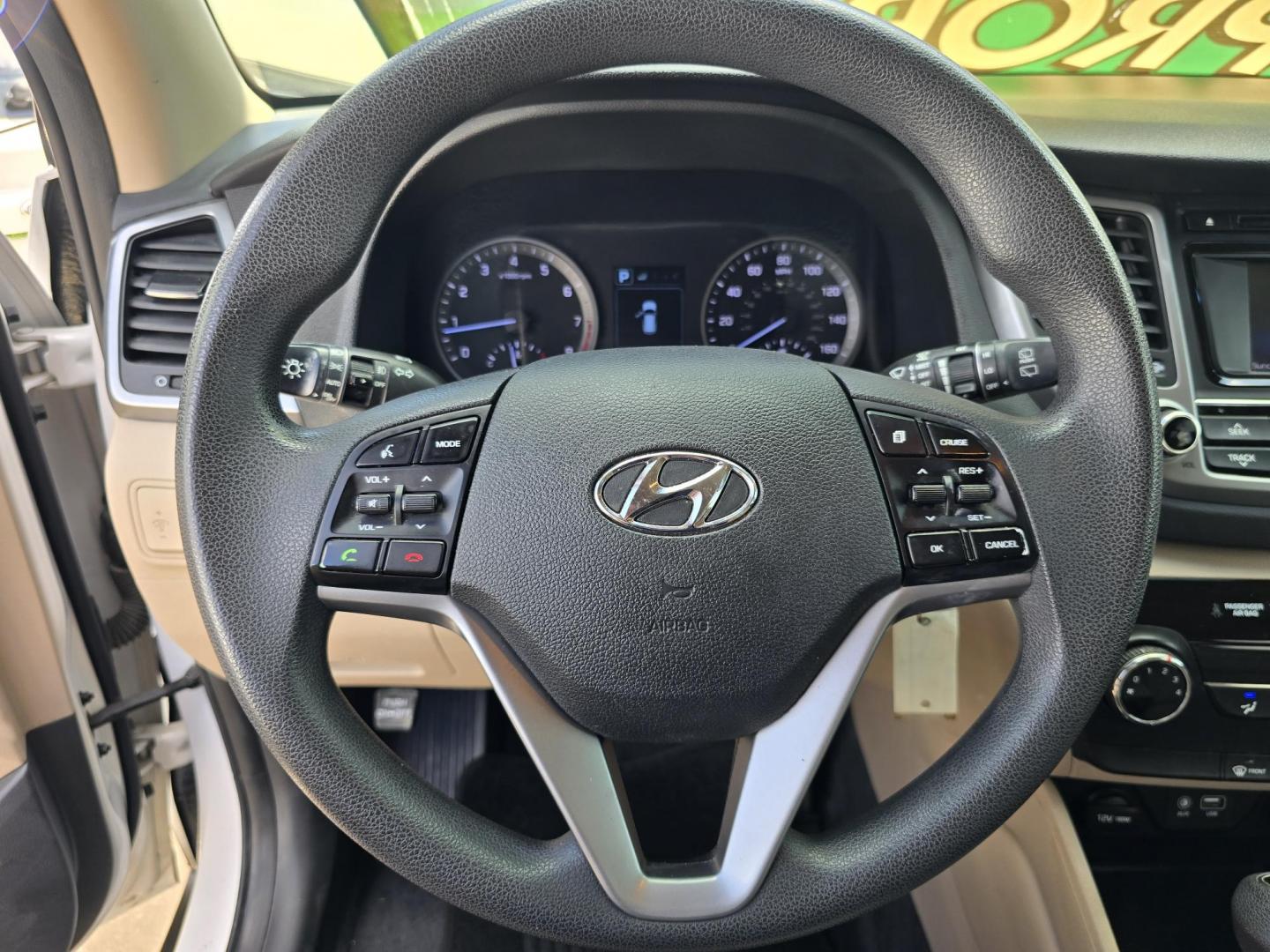 2017 WHITE /BLACK Hyundai Tucson SE (KM8J33A49HU) with an 2.0L L4 DOHC 16V engine, 6A transmission, located at 2660 S.Garland Avenue, Garland, TX, 75041, (469) 298-3118, 32.885551, -96.655602 - Photo#11