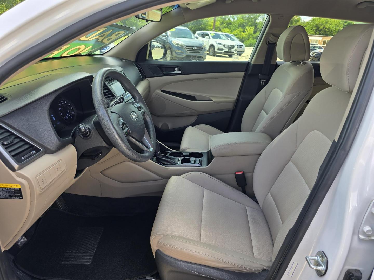 2017 WHITE /BLACK Hyundai Tucson SE (KM8J33A49HU) with an 2.0L L4 DOHC 16V engine, 6A transmission, located at 2660 S.Garland Avenue, Garland, TX, 75041, (469) 298-3118, 32.885551, -96.655602 - Photo#10