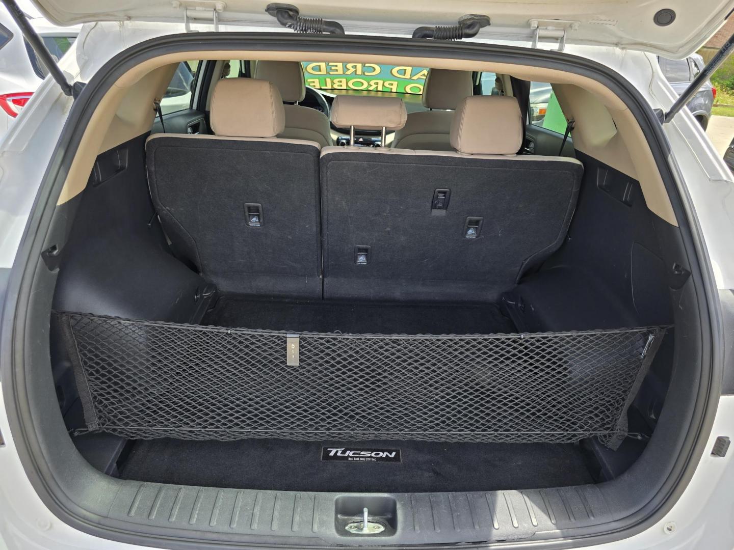 2017 WHITE /BLACK Hyundai Tucson SE (KM8J33A49HU) with an 2.0L L4 DOHC 16V engine, 6A transmission, located at 2660 S.Garland Avenue, Garland, TX, 75041, (469) 298-3118, 32.885551, -96.655602 - Photo#15