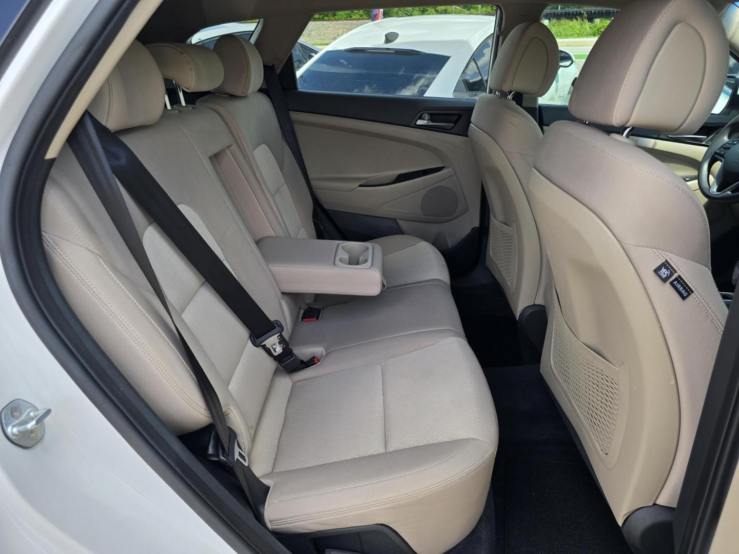 2017 WHITE /BLACK Hyundai Tucson SE (KM8J33A49HU) with an 2.0L L4 DOHC 16V engine, 6A transmission, located at 2660 S.Garland Avenue, Garland, TX, 75041, (469) 298-3118, 32.885551, -96.655602 - Photo#16
