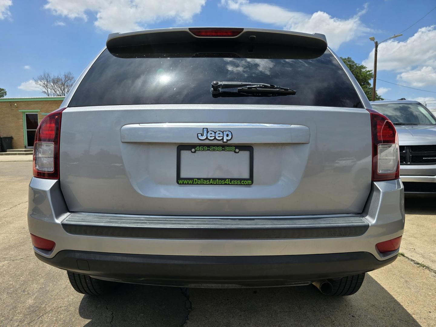 2017 SILVER Jeep Compass Sport (1C4NJCBA9HD) with an 2.0L L4 DOHC 16V engine, AUTO transmission, located at 2660 S.Garland Avenue, Garland, TX, 75041, (469) 298-3118, 32.885551, -96.655602 - Photo#4
