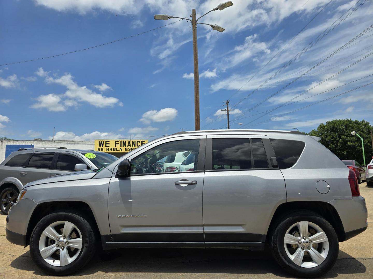 2017 SILVER Jeep Compass Sport (1C4NJCBA9HD) with an 2.0L L4 DOHC 16V engine, AUTO transmission, located at 2660 S.Garland Avenue, Garland, TX, 75041, (469) 298-3118, 32.885551, -96.655602 - Photo#6
