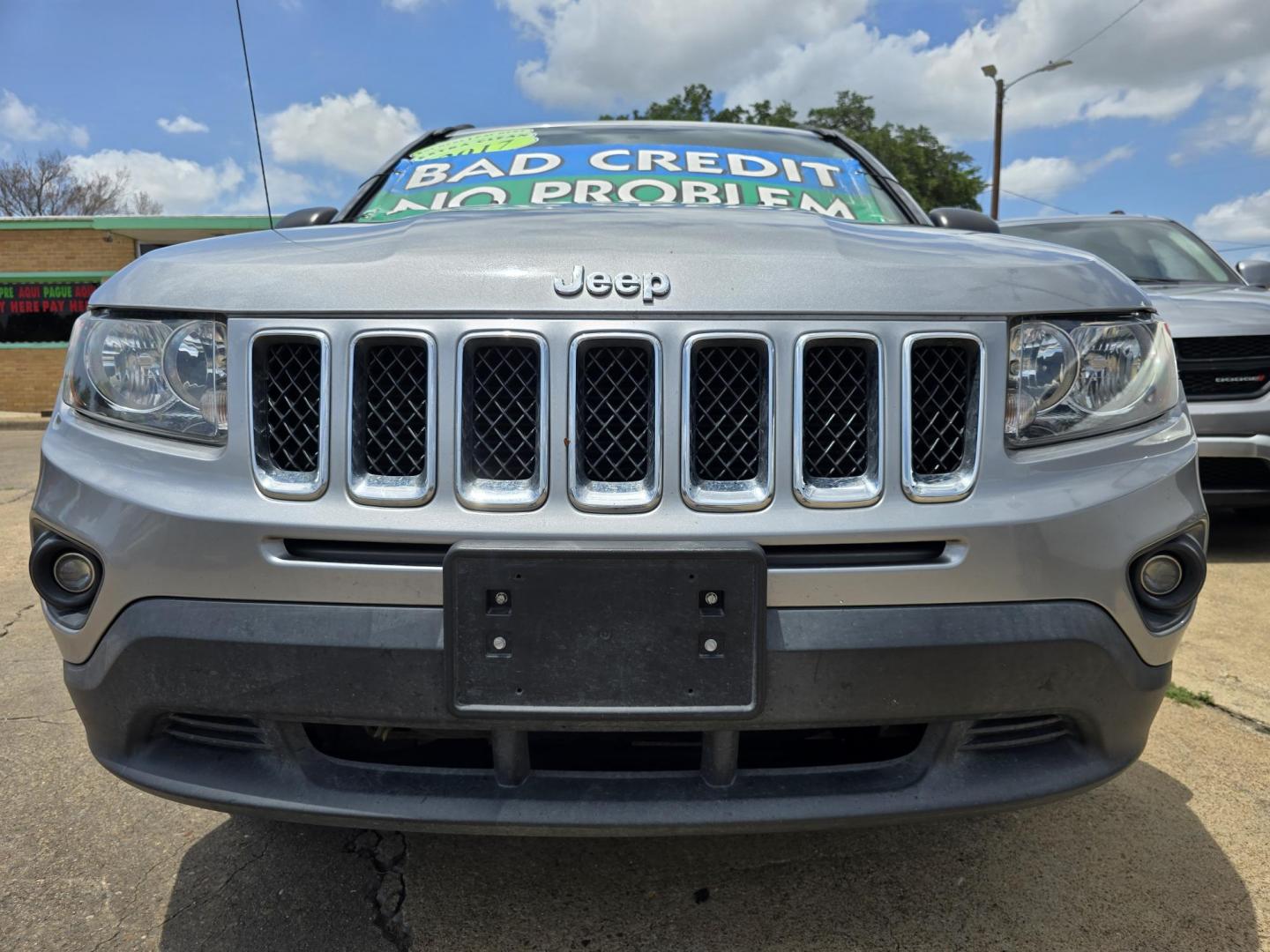 2017 SILVER Jeep Compass Sport (1C4NJCBA9HD) with an 2.0L L4 DOHC 16V engine, AUTO transmission, located at 2660 S.Garland Avenue, Garland, TX, 75041, (469) 298-3118, 32.885551, -96.655602 - Photo#9
