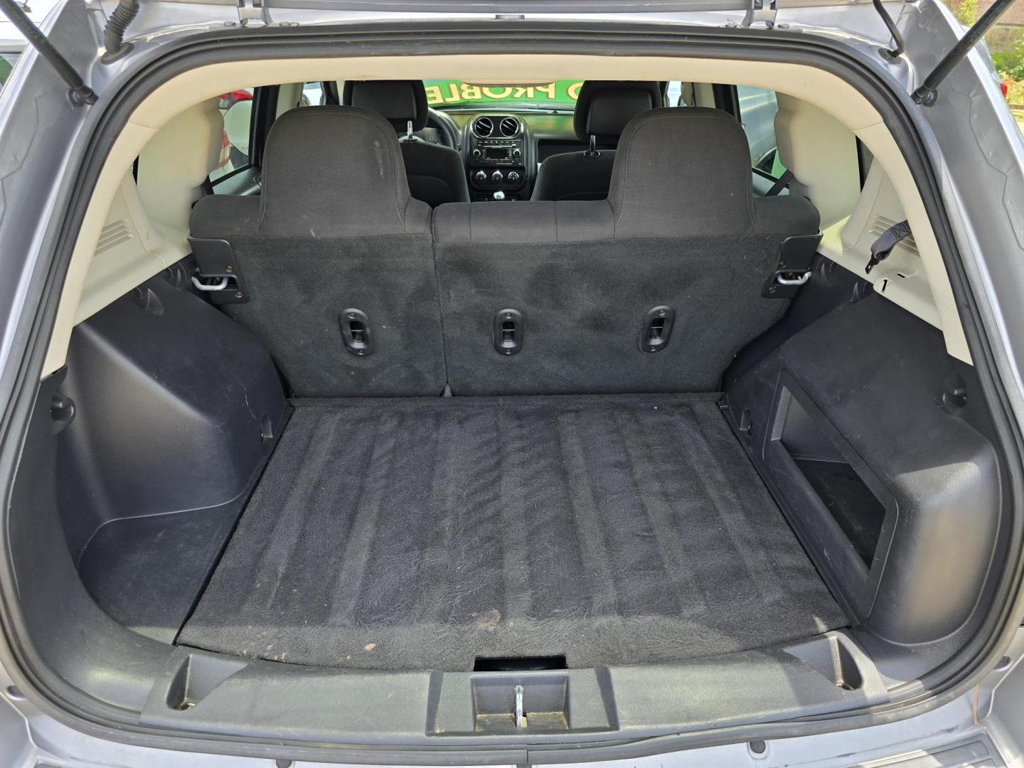 2017 SILVER Jeep Compass Sport (1C4NJCBA9HD) with an 2.0L L4 DOHC 16V engine, AUTO transmission, located at 2660 S.Garland Avenue, Garland, TX, 75041, (469) 298-3118, 32.885551, -96.655602 - Photo#15