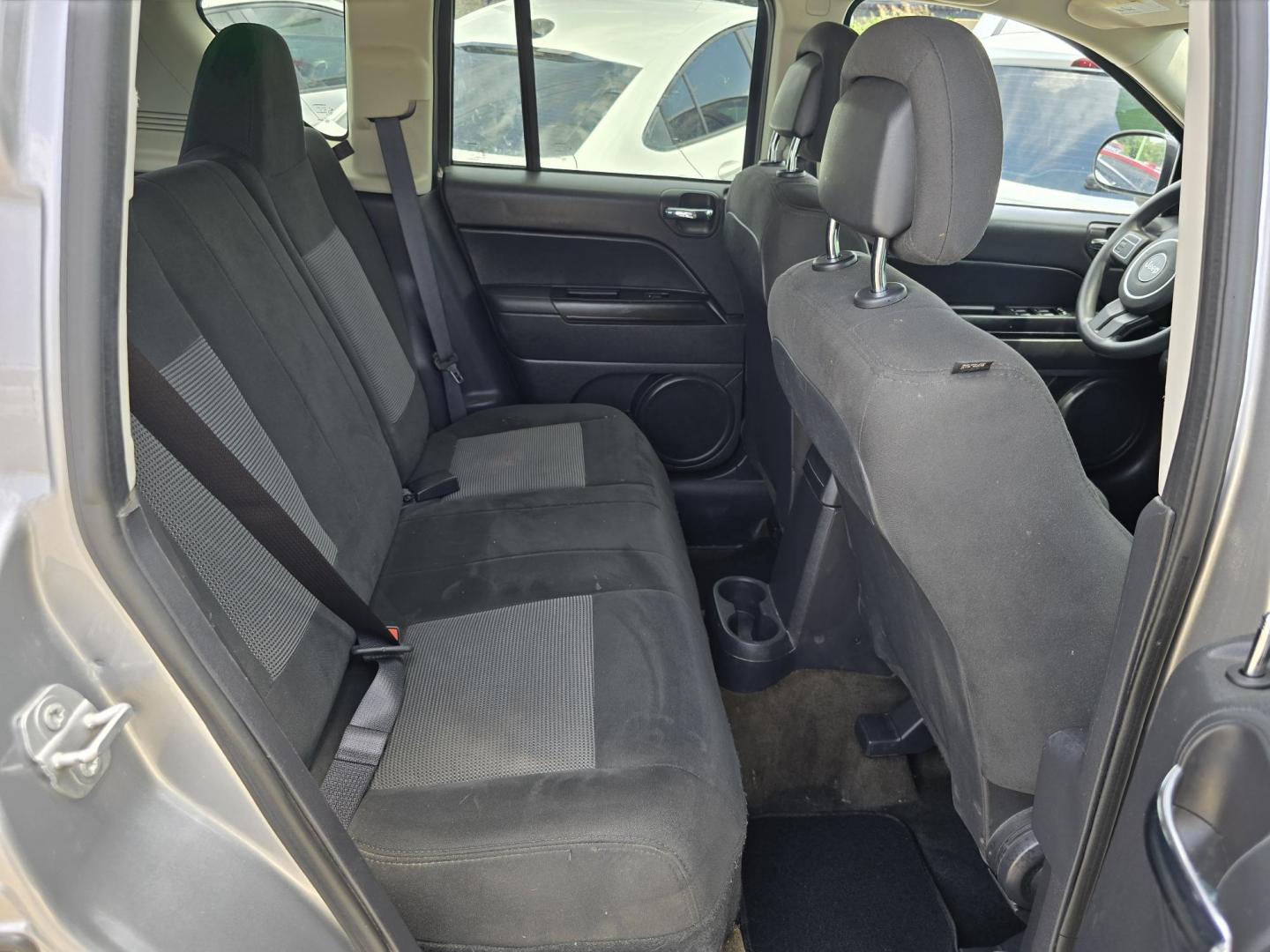 2017 SILVER Jeep Compass Sport (1C4NJCBA9HD) with an 2.0L L4 DOHC 16V engine, AUTO transmission, located at 2660 S.Garland Avenue, Garland, TX, 75041, (469) 298-3118, 32.885551, -96.655602 - Photo#16