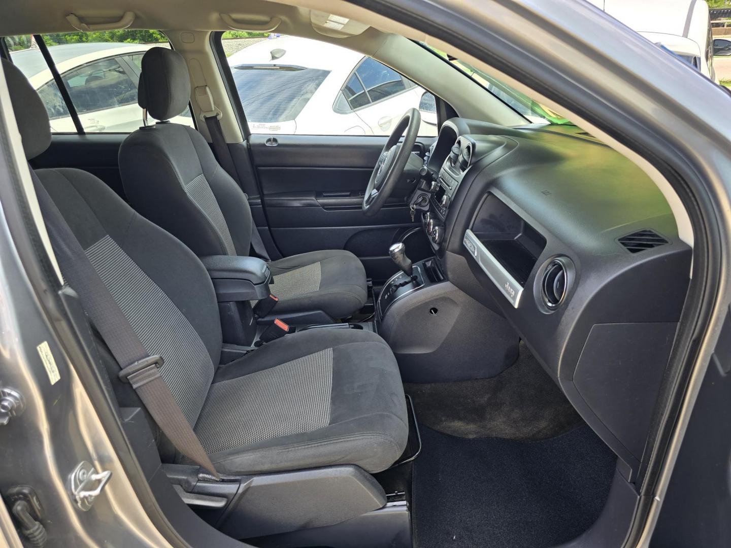 2017 SILVER Jeep Compass Sport (1C4NJCBA9HD) with an 2.0L L4 DOHC 16V engine, AUTO transmission, located at 2660 S.Garland Avenue, Garland, TX, 75041, (469) 298-3118, 32.885551, -96.655602 - Photo#17