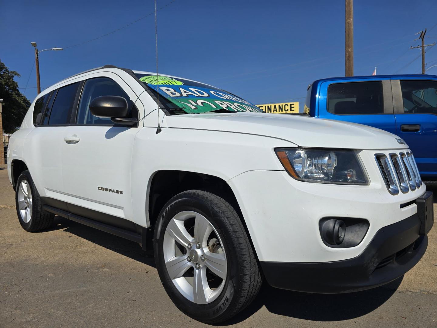 2017 WHITE Jeep Compass Sport (1C4NJCBA8HD) with an 2.0L L4 DOHC 16V engine, AUTO transmission, located at 2660 S.Garland Avenue, Garland, TX, 75041, (469) 298-3118, 32.885551, -96.655602 - Photo#1