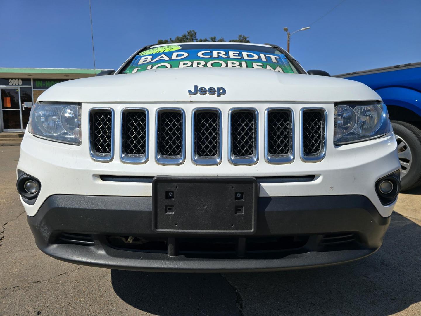 2017 WHITE Jeep Compass Sport (1C4NJCBA8HD) with an 2.0L L4 DOHC 16V engine, AUTO transmission, located at 2660 S.Garland Avenue, Garland, TX, 75041, (469) 298-3118, 32.885551, -96.655602 - Photo#9