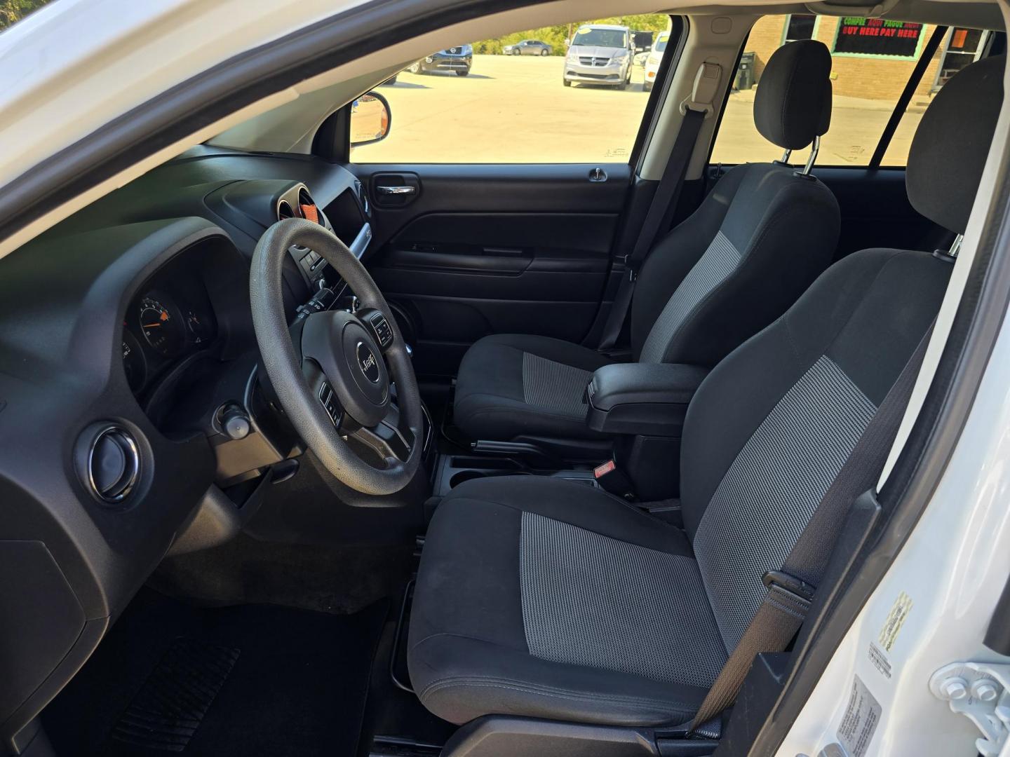 2017 WHITE Jeep Compass Sport (1C4NJCBA8HD) with an 2.0L L4 DOHC 16V engine, AUTO transmission, located at 2660 S.Garland Avenue, Garland, TX, 75041, (469) 298-3118, 32.885551, -96.655602 - Photo#11